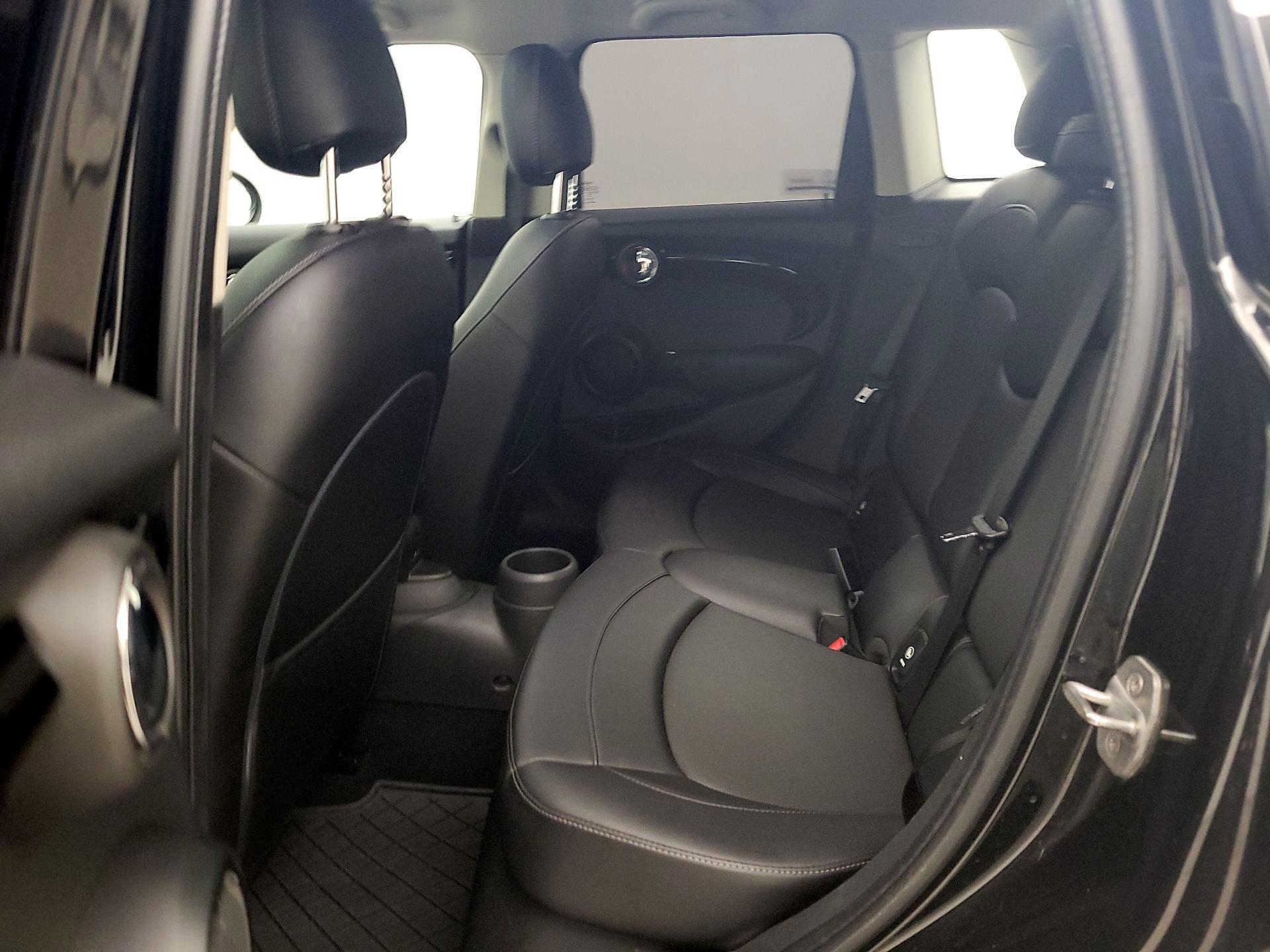 Thumbnail: 2016 MINI Cooper Hardtop - 19