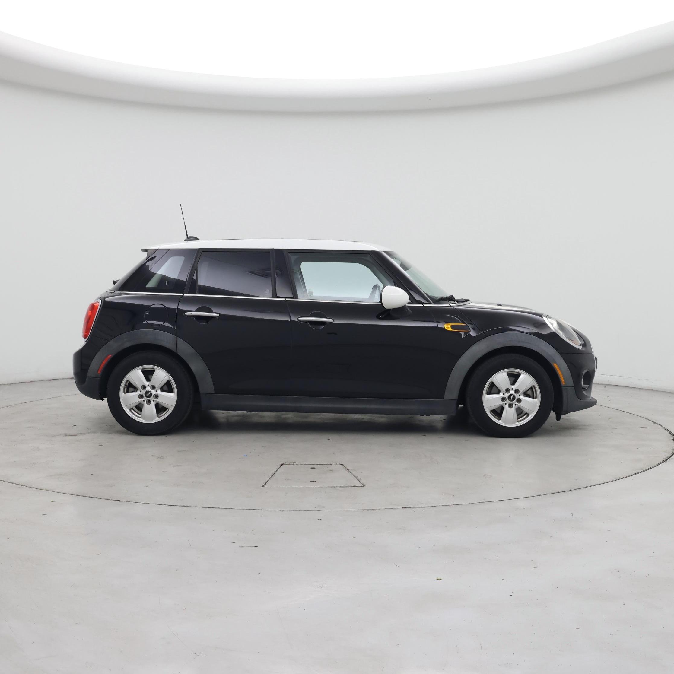 Thumbnail: 2016 MINI Cooper Hardtop - 7