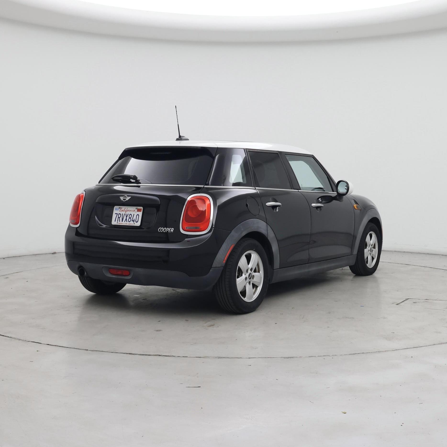 Thumbnail: 2016 MINI Cooper Hardtop - 8
