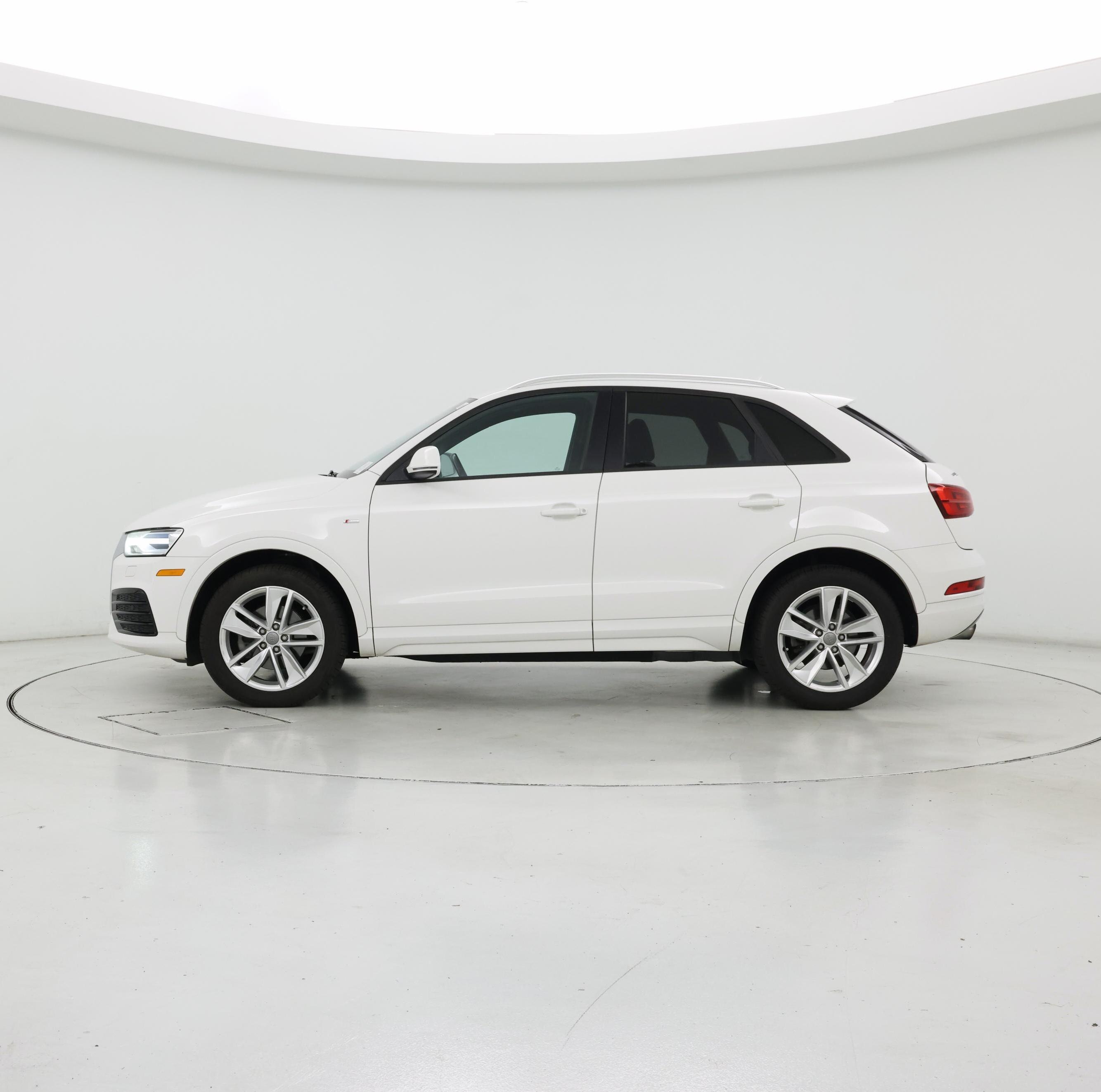 Thumbnail: 2018 Audi Q3 - 3