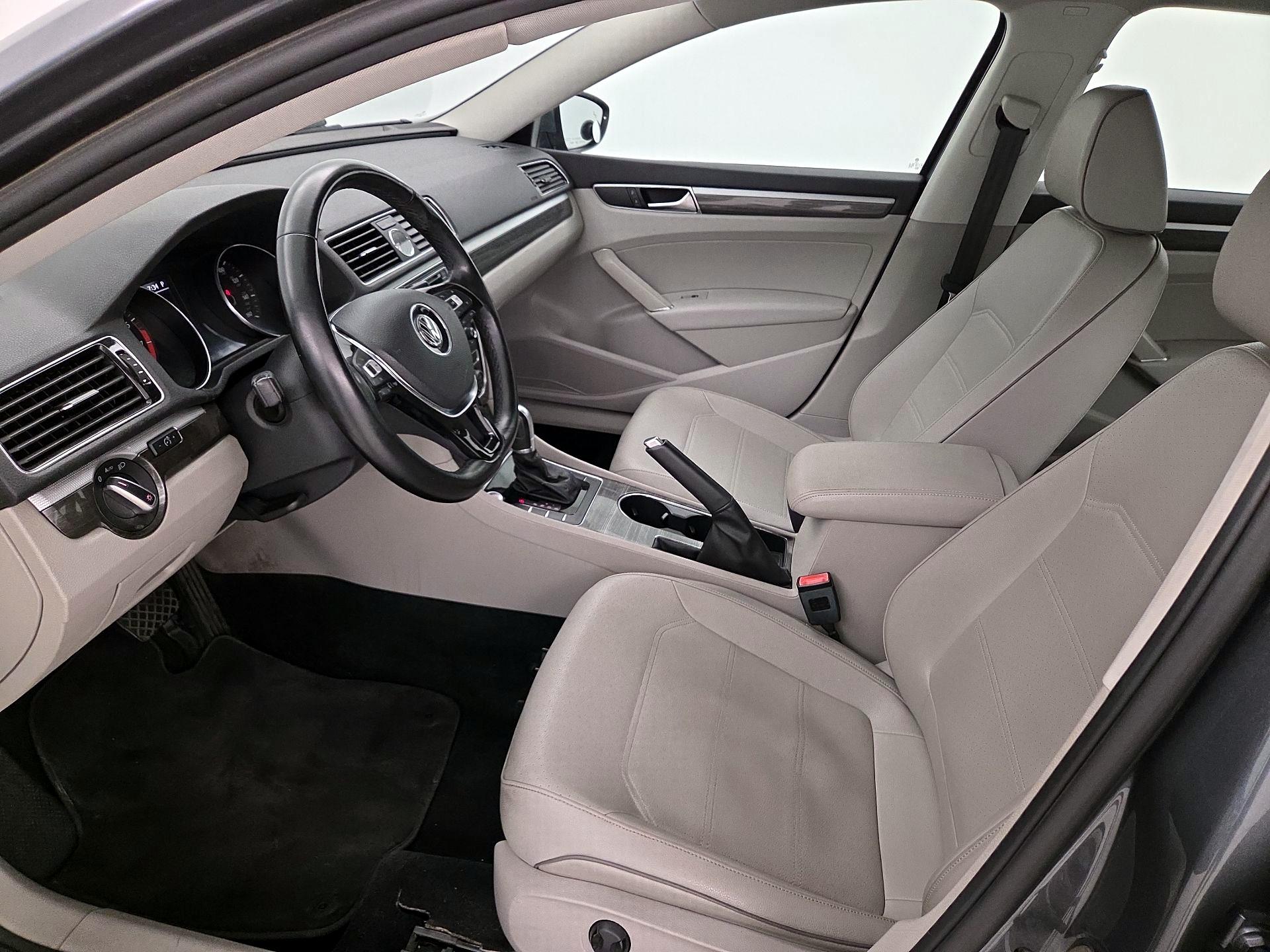 Thumbnail: 2017 Volkswagen Passat - 11