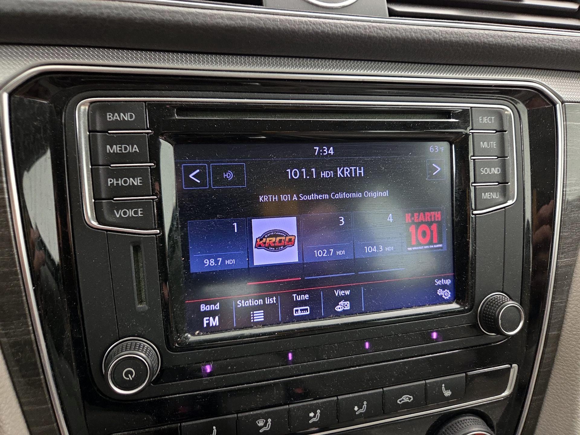 Thumbnail: 2017 Volkswagen Passat - 15