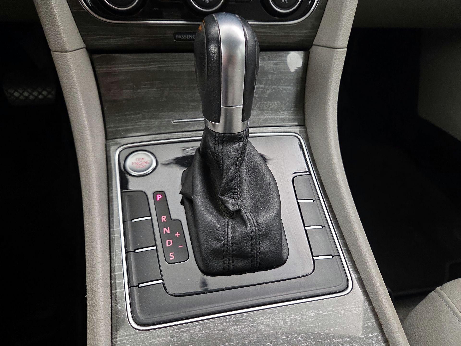 Thumbnail: 2017 Volkswagen Passat - 17