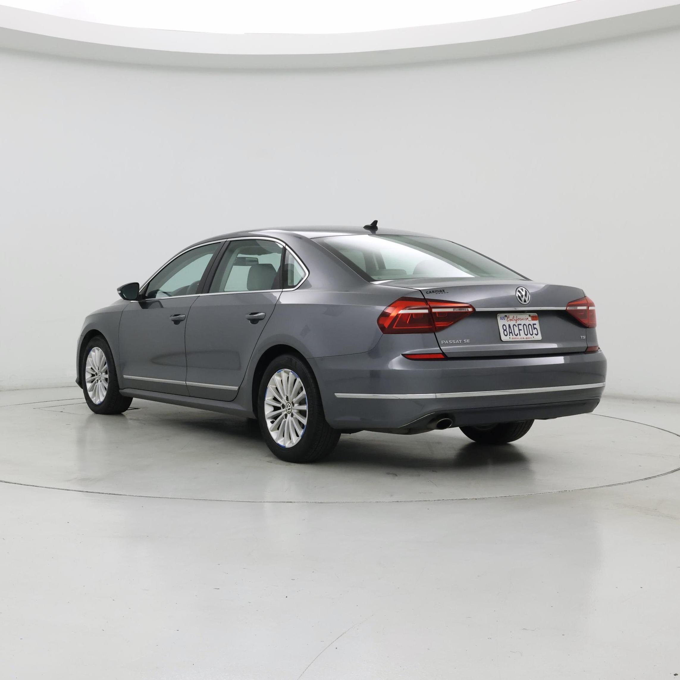 Thumbnail: 2017 Volkswagen Passat - 2