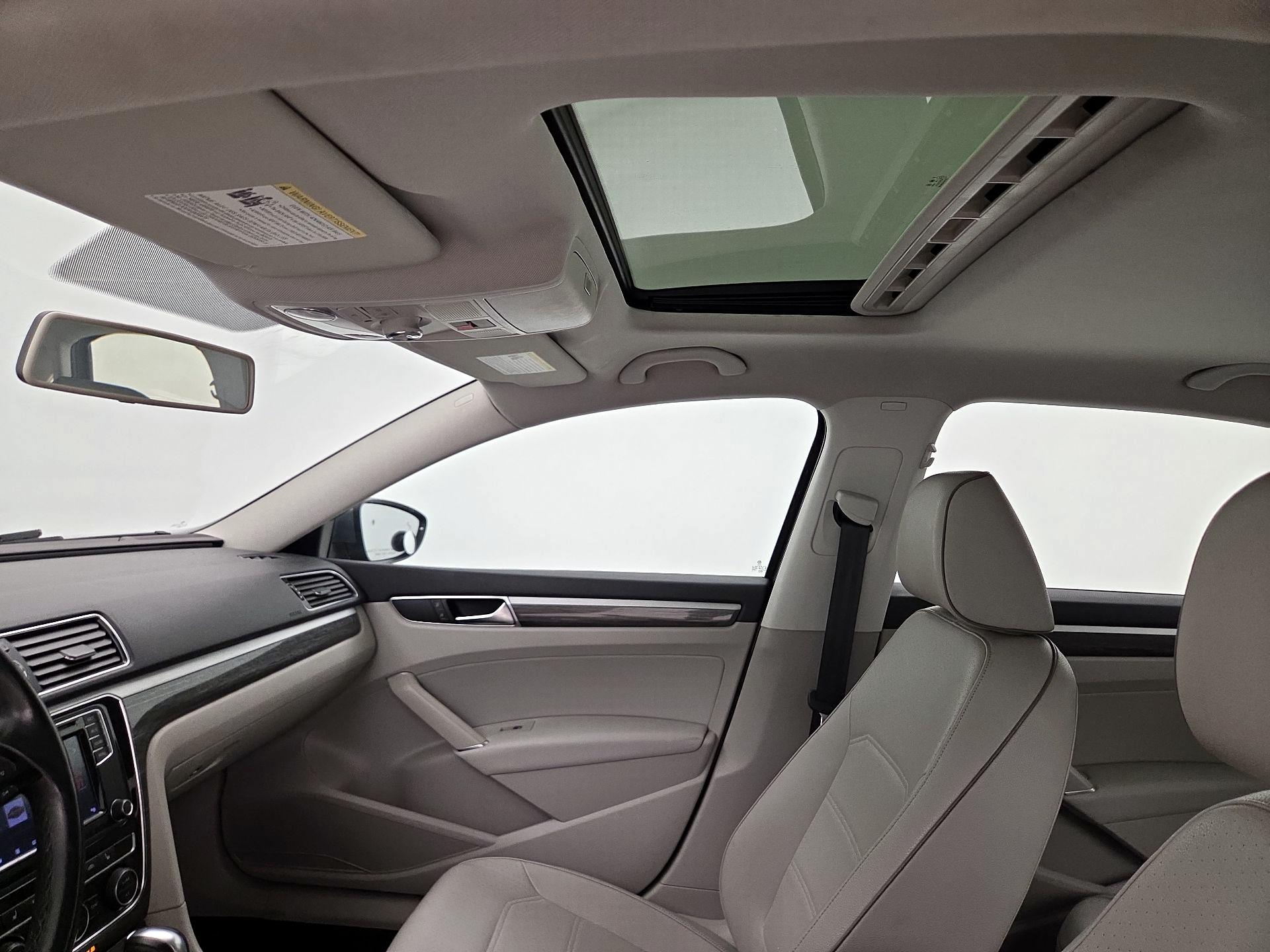 Thumbnail: 2017 Volkswagen Passat - 19