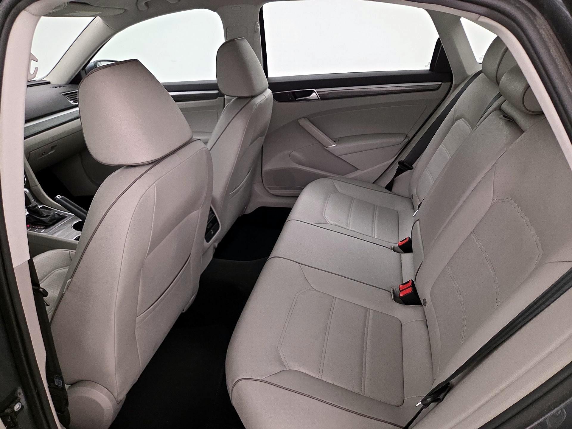 Thumbnail: 2017 Volkswagen Passat - 20