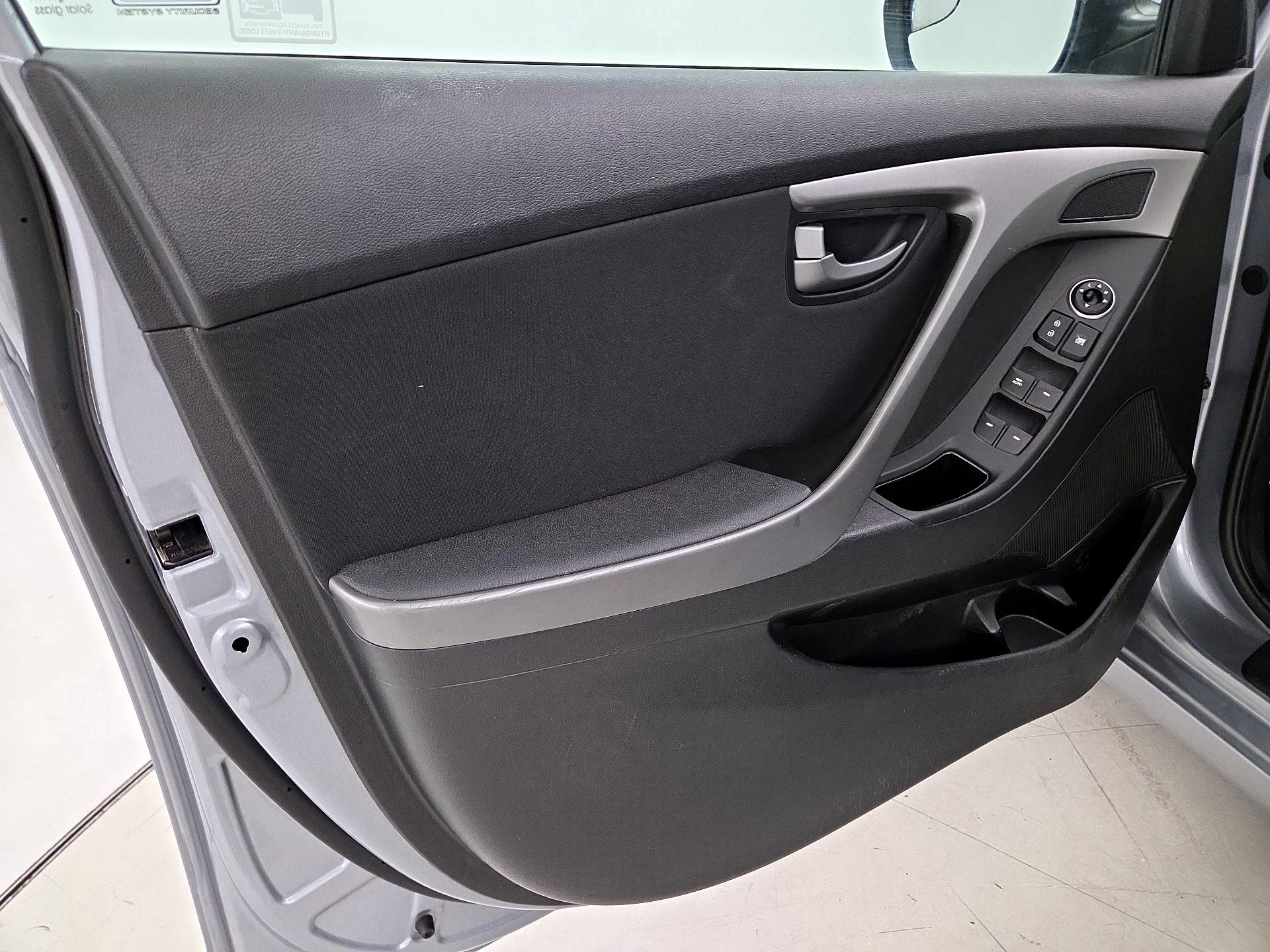 Thumbnail: 2015 Hyundai Elantra - 12