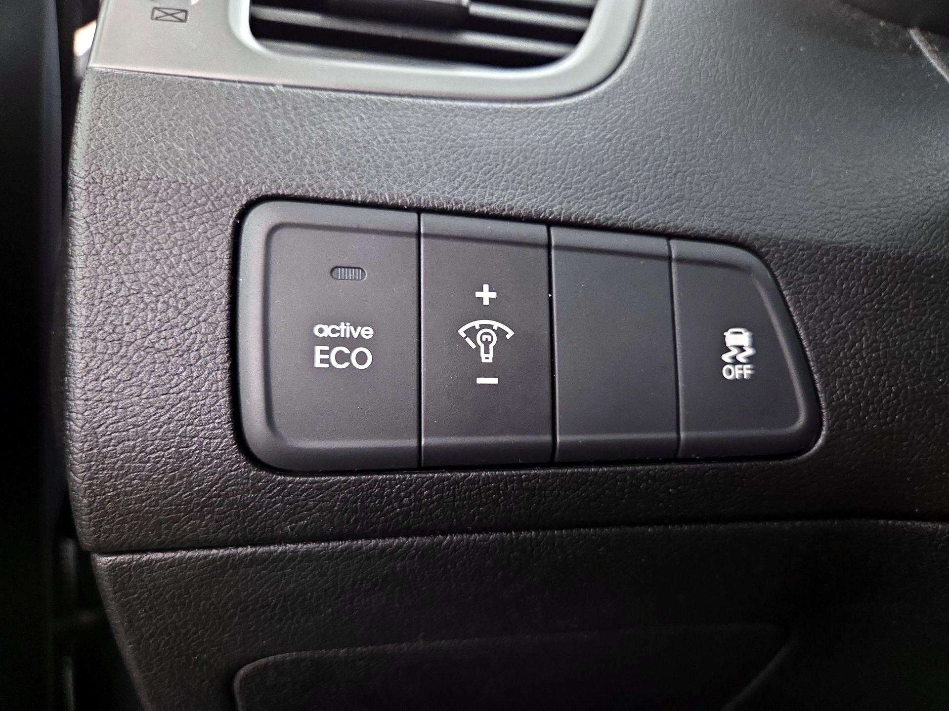 Thumbnail: 2015 Hyundai Elantra - 13