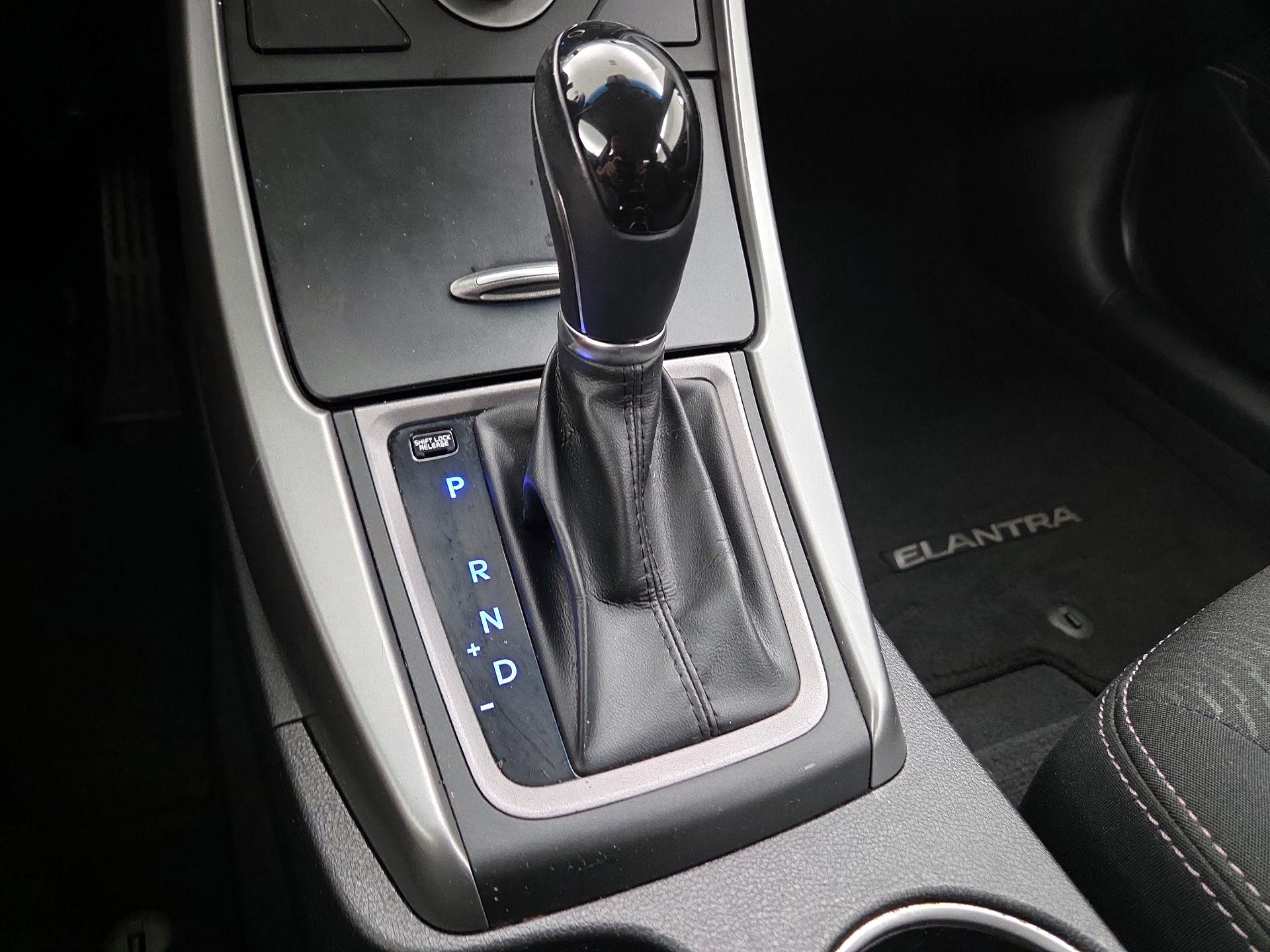 Thumbnail: 2015 Hyundai Elantra - 17