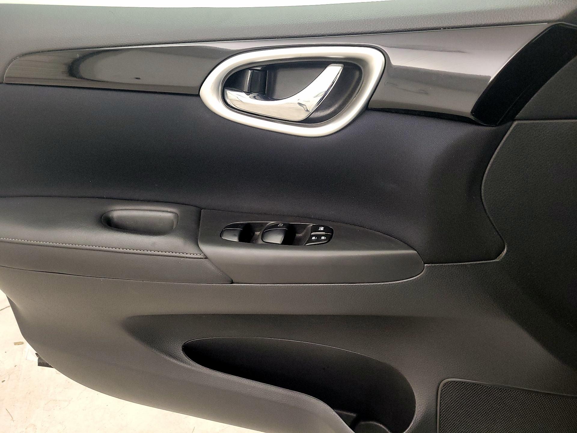 Thumbnail: 2017 Nissan Sentra - 12