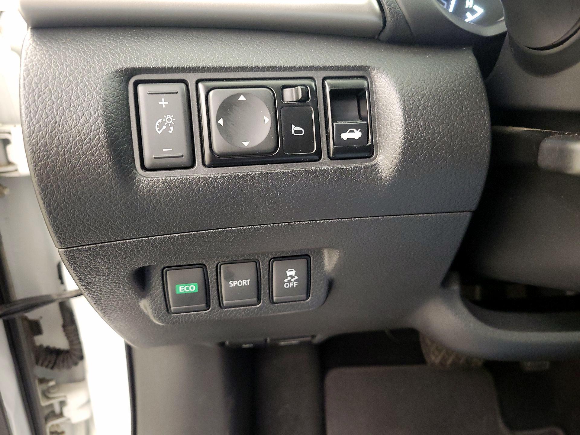 Thumbnail: 2017 Nissan Sentra - 13