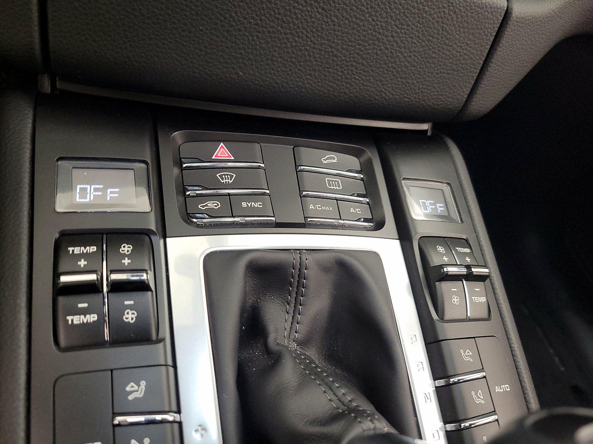 Thumbnail: 2017 Porsche Macan - 16