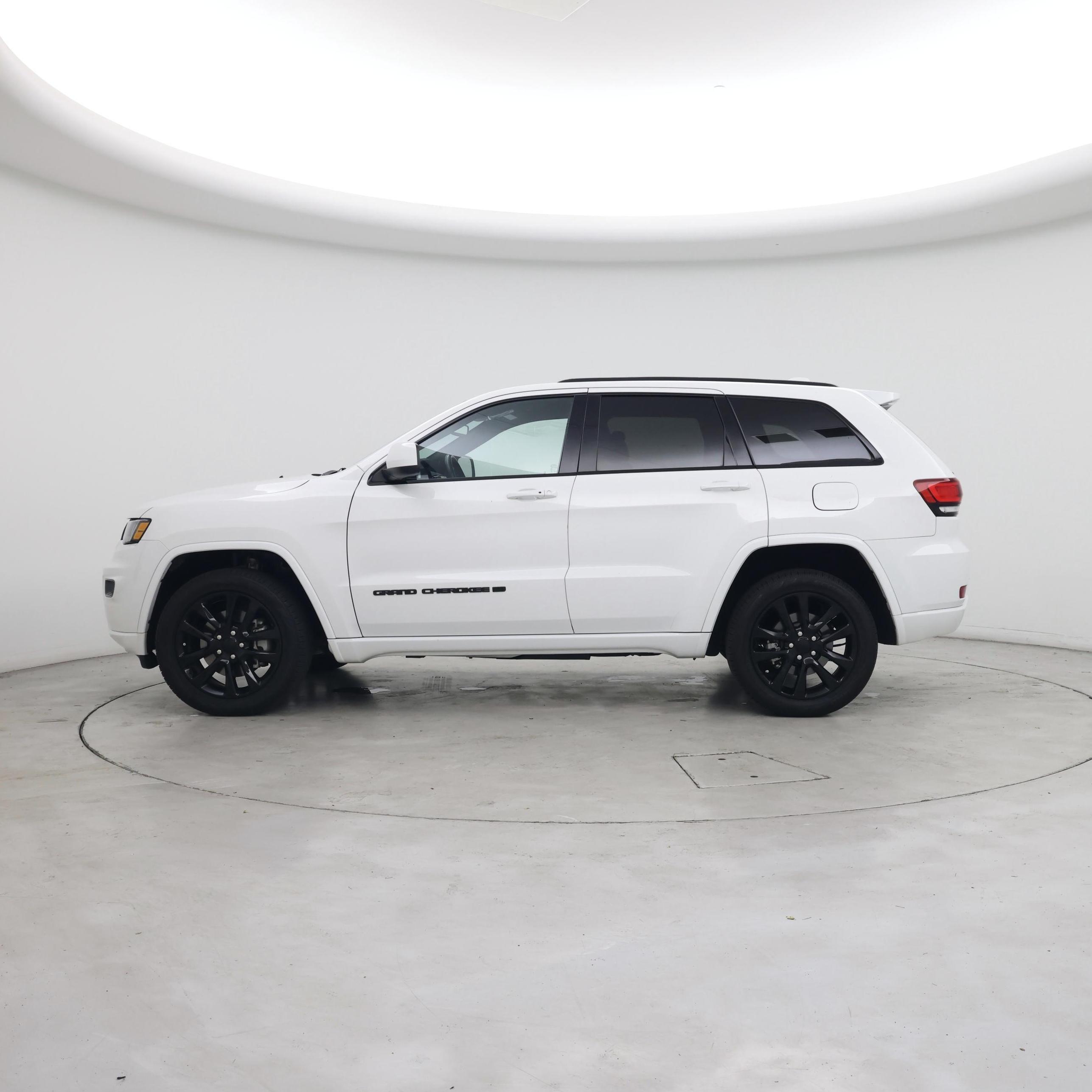 Thumbnail: 2022 Jeep Grand Cherokee - 3
