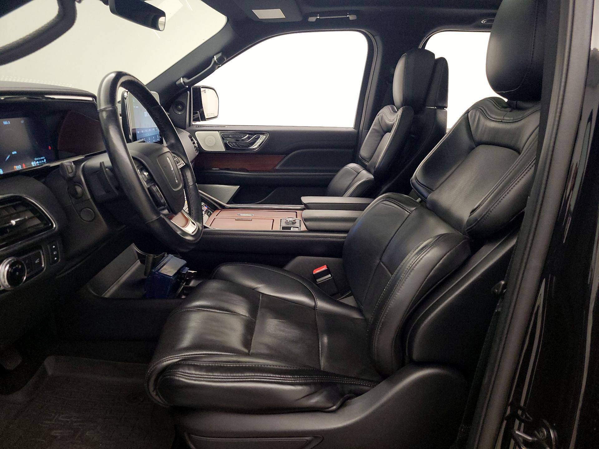 Thumbnail: 2020 Lincoln Navigator - 11