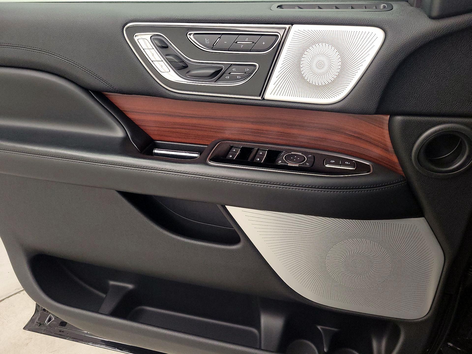 Thumbnail: 2020 Lincoln Navigator - 12