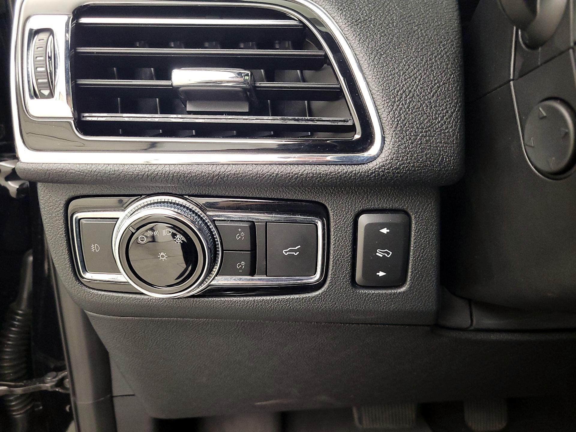 Thumbnail: 2020 Lincoln Navigator - 13