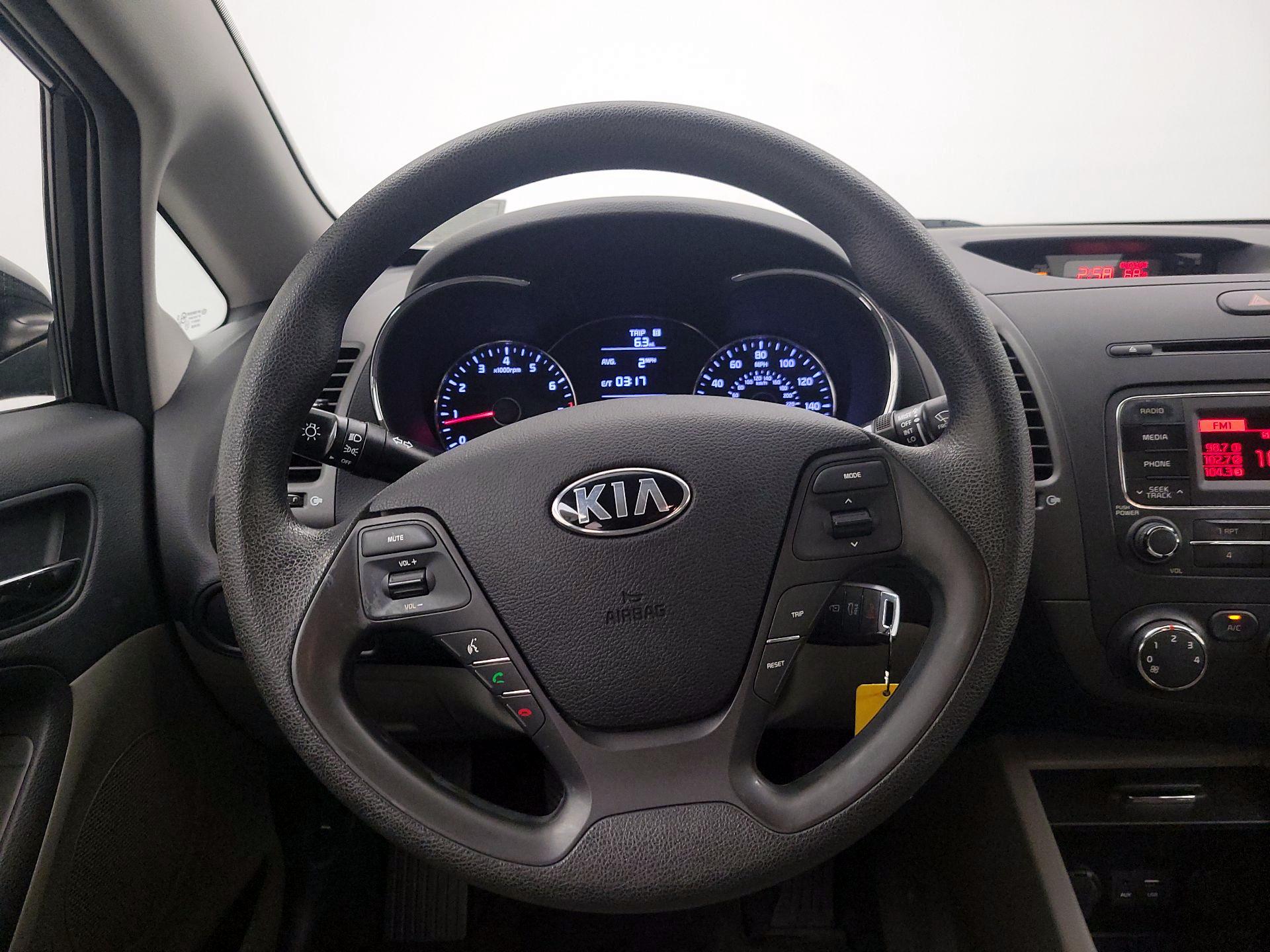 Thumbnail: 2016 Kia Forte - 10