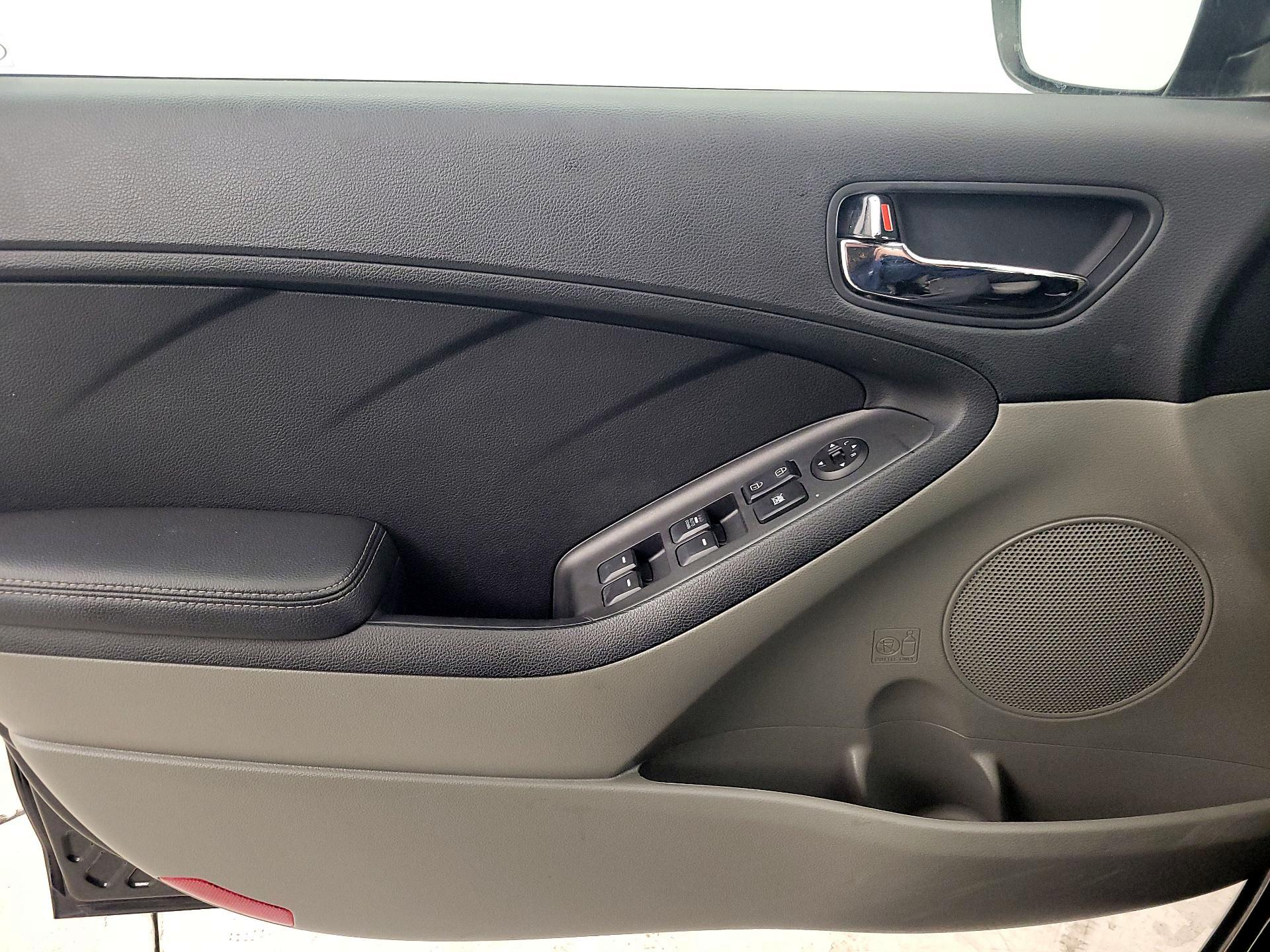 Thumbnail: 2016 Kia Forte - 12