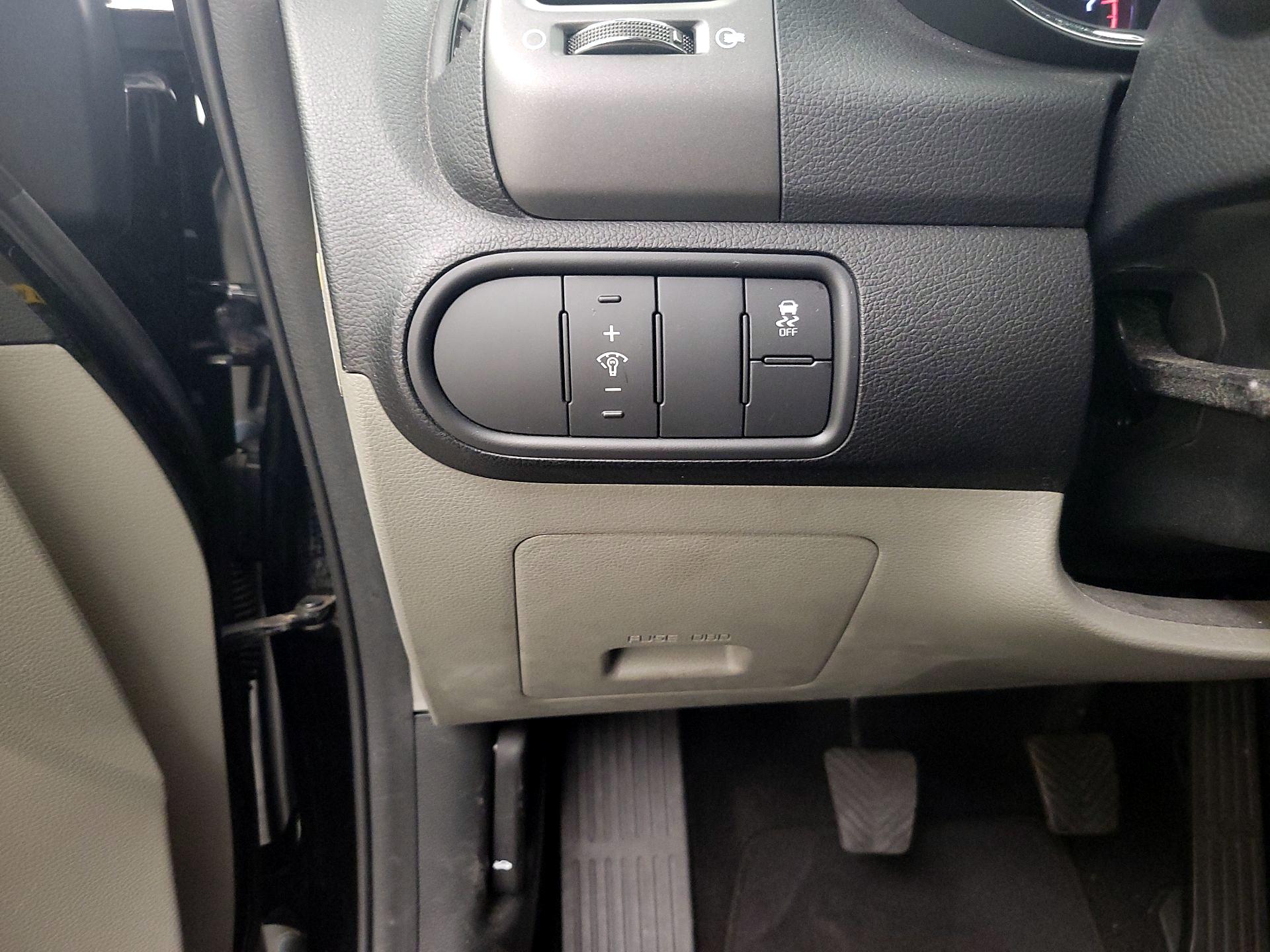 Thumbnail: 2016 Kia Forte - 13