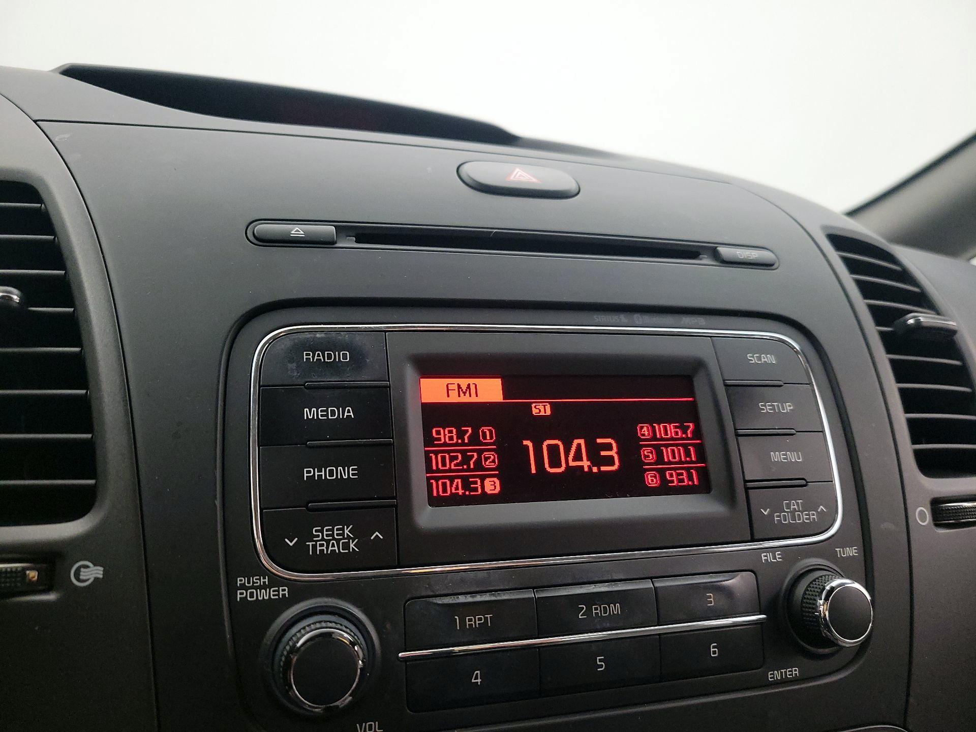 Thumbnail: 2016 Kia Forte - 14