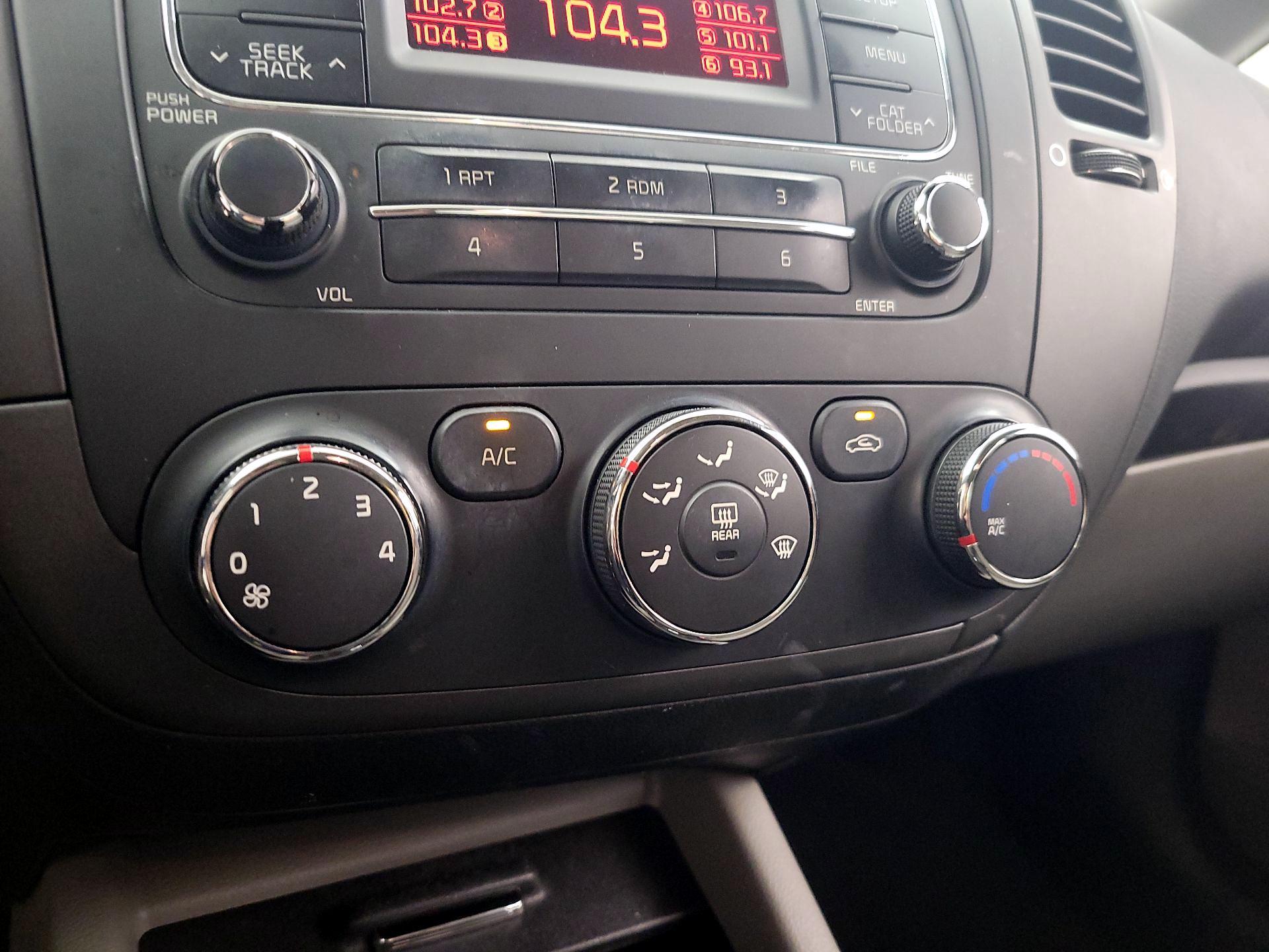 Thumbnail: 2016 Kia Forte - 15