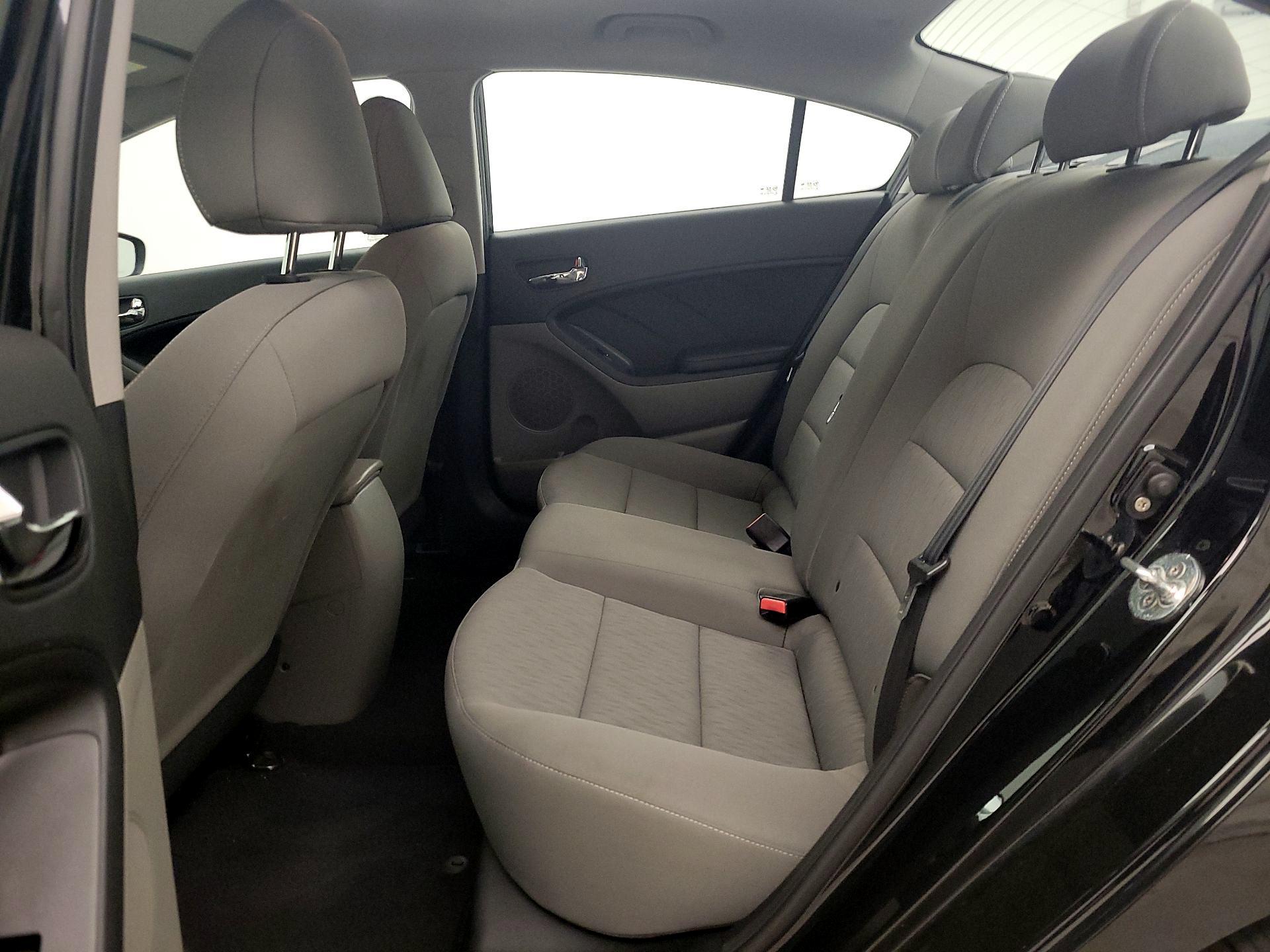 Thumbnail: 2016 Kia Forte - 18