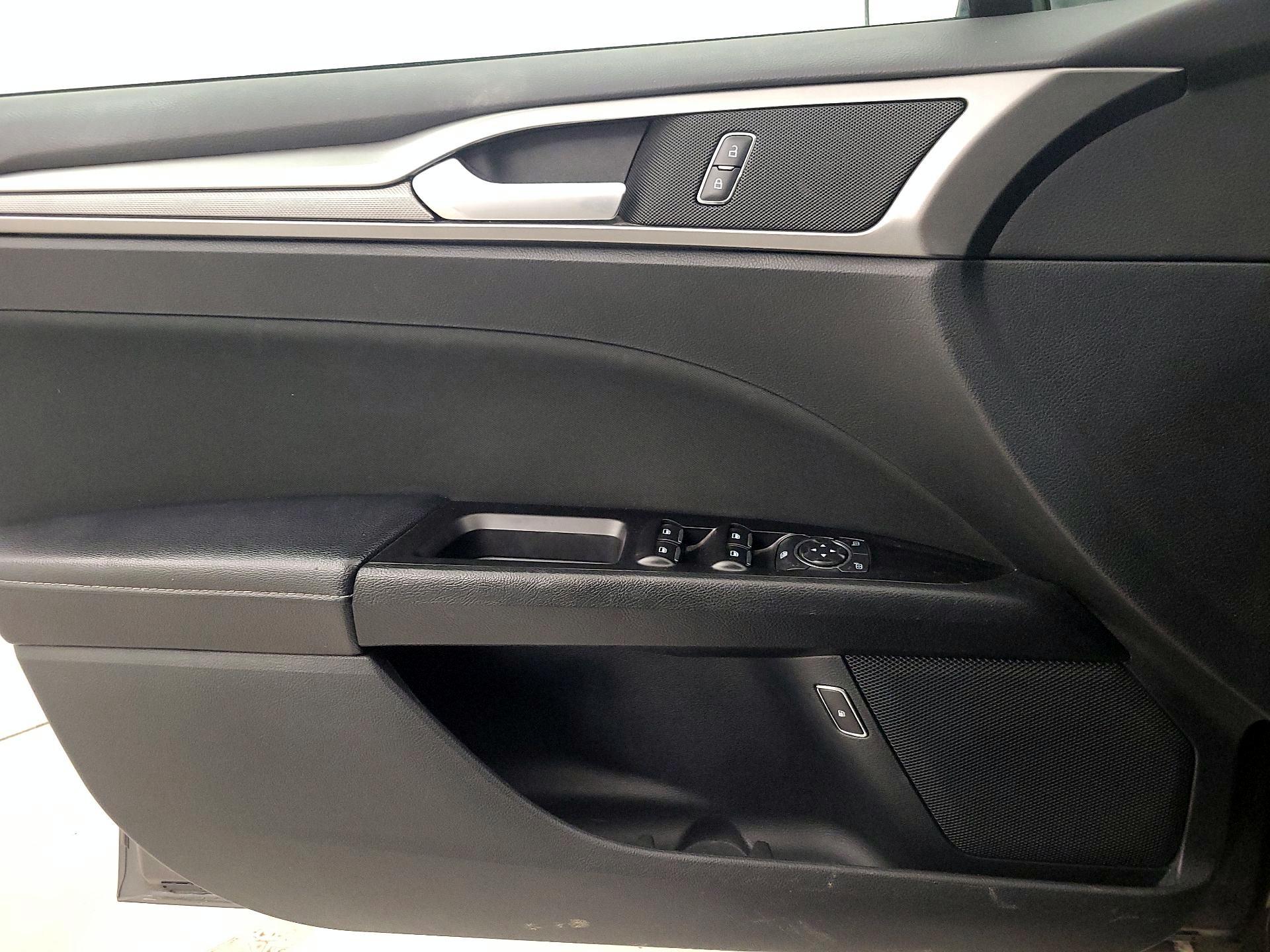 Thumbnail: 2017 Ford Fusion - 12