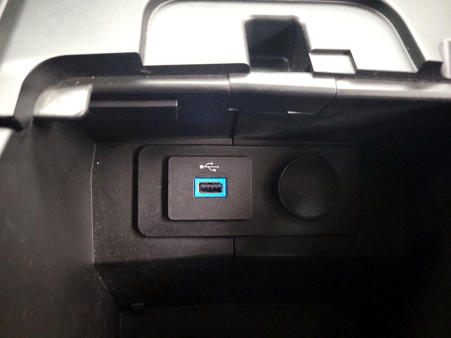 Thumbnail: 2017 Ford Fusion - 18