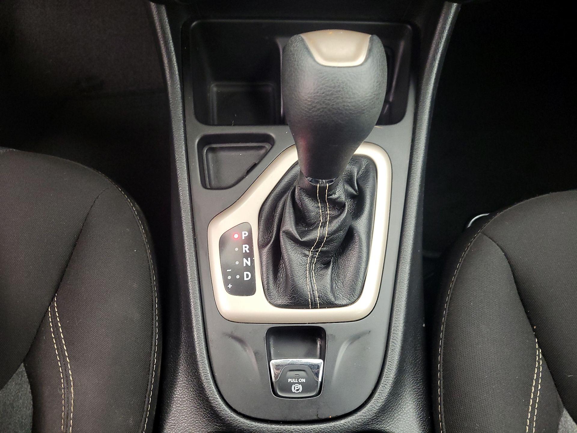 Thumbnail: 2017 Jeep Cherokee - 16