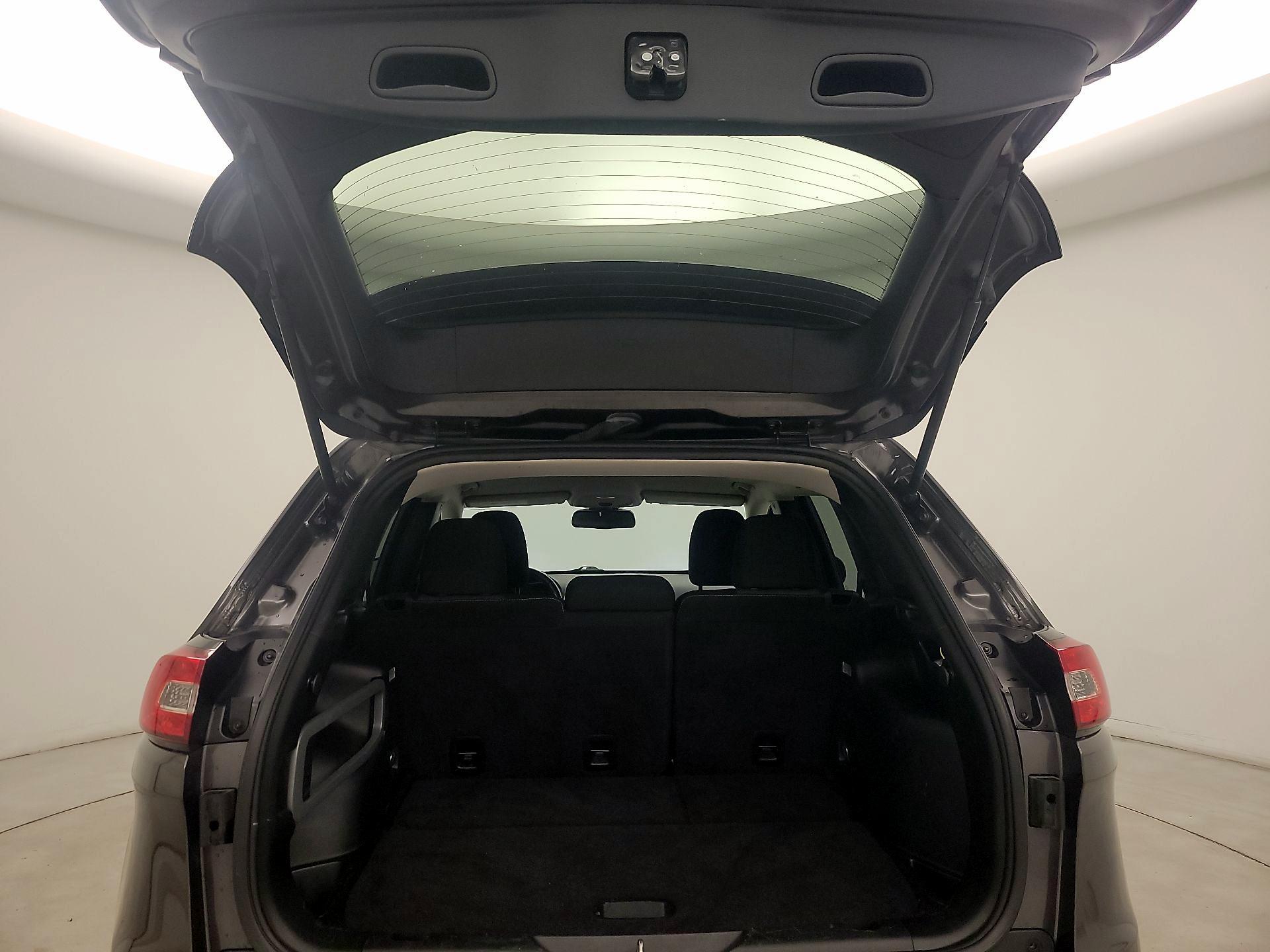 Thumbnail: 2017 Jeep Cherokee - 19