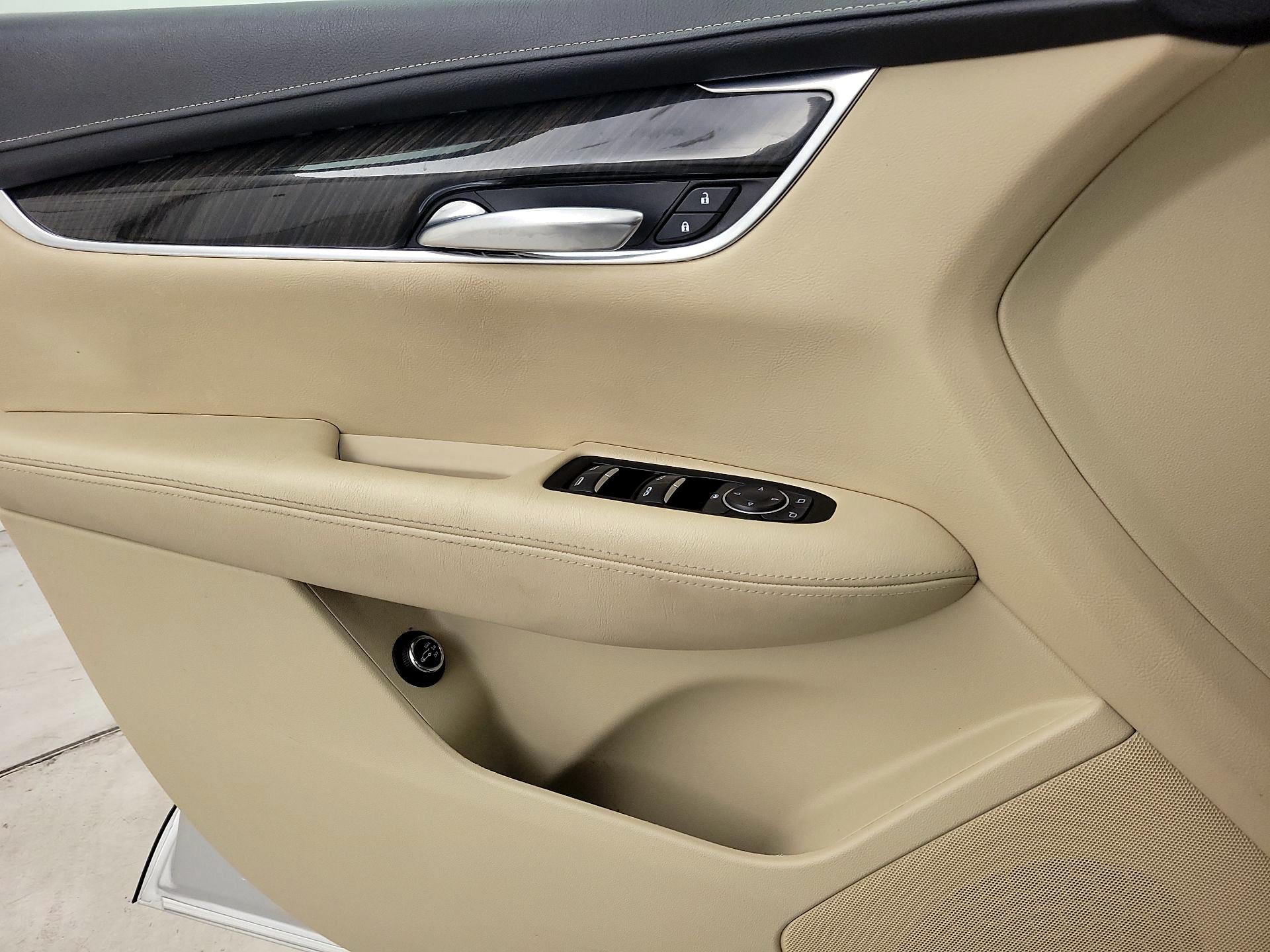 Thumbnail: 2018 Cadillac XT5 - 12