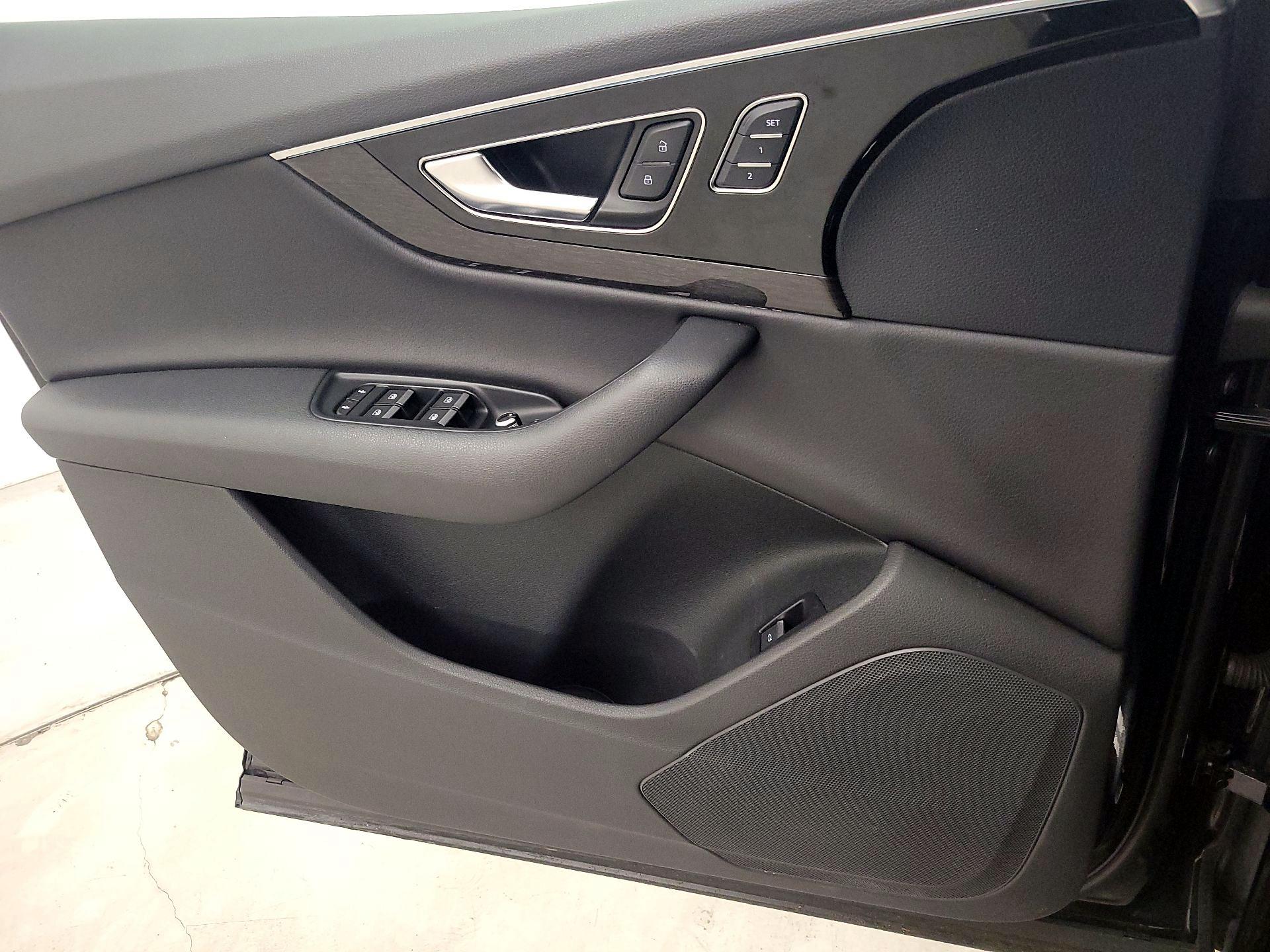 Thumbnail: 2017 Audi Q7 - 12