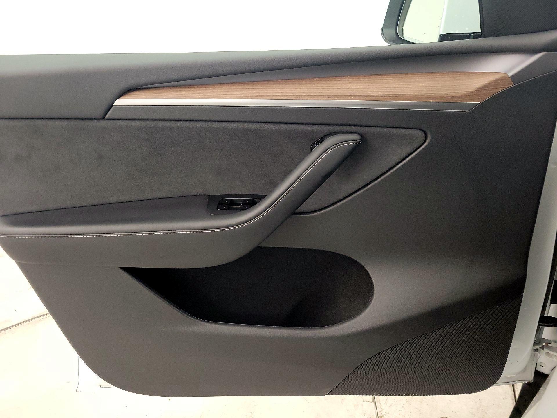 Thumbnail: 2025 Tesla Model Y - 12