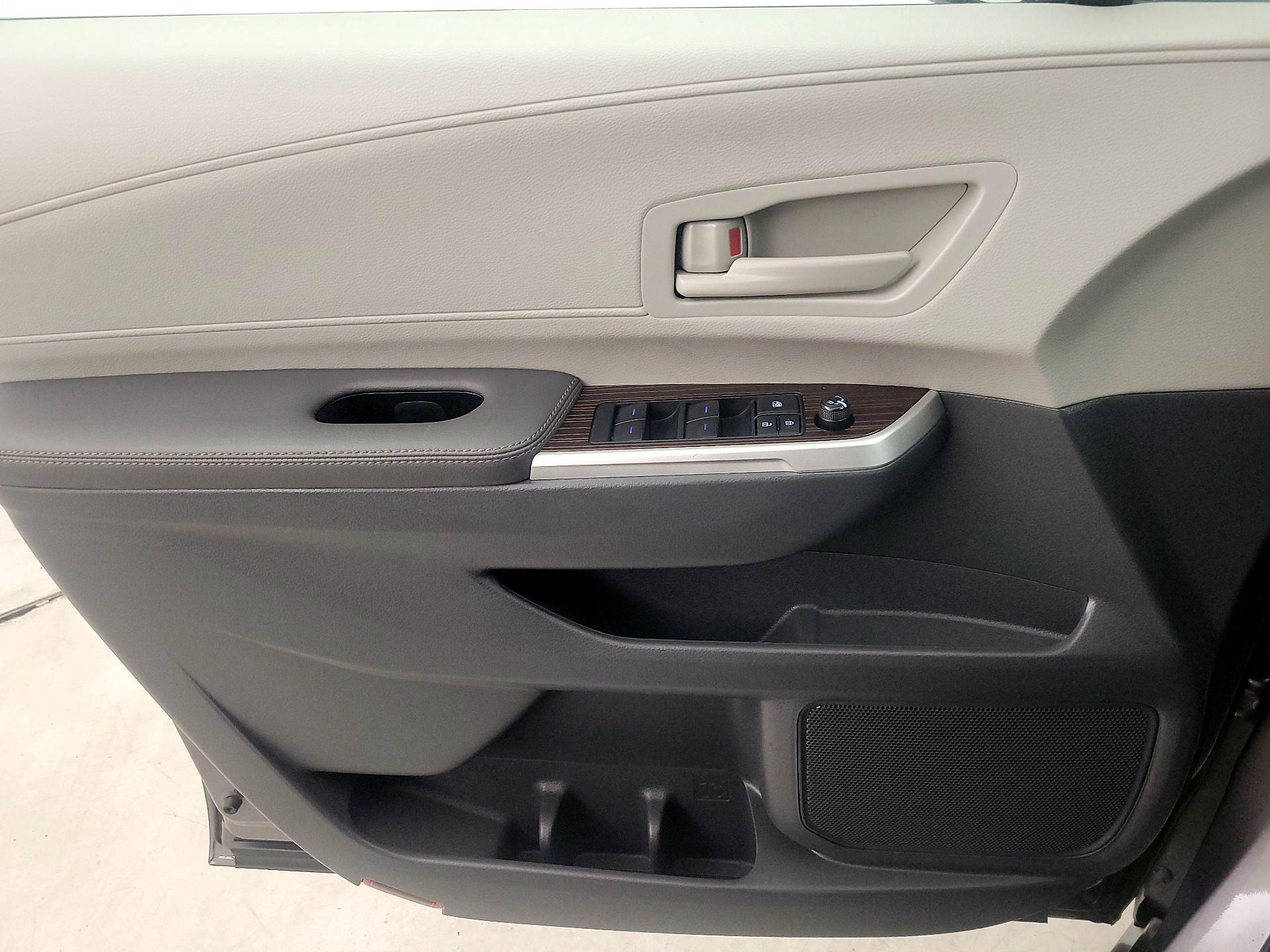 Thumbnail: 2023 Toyota Sienna - 12