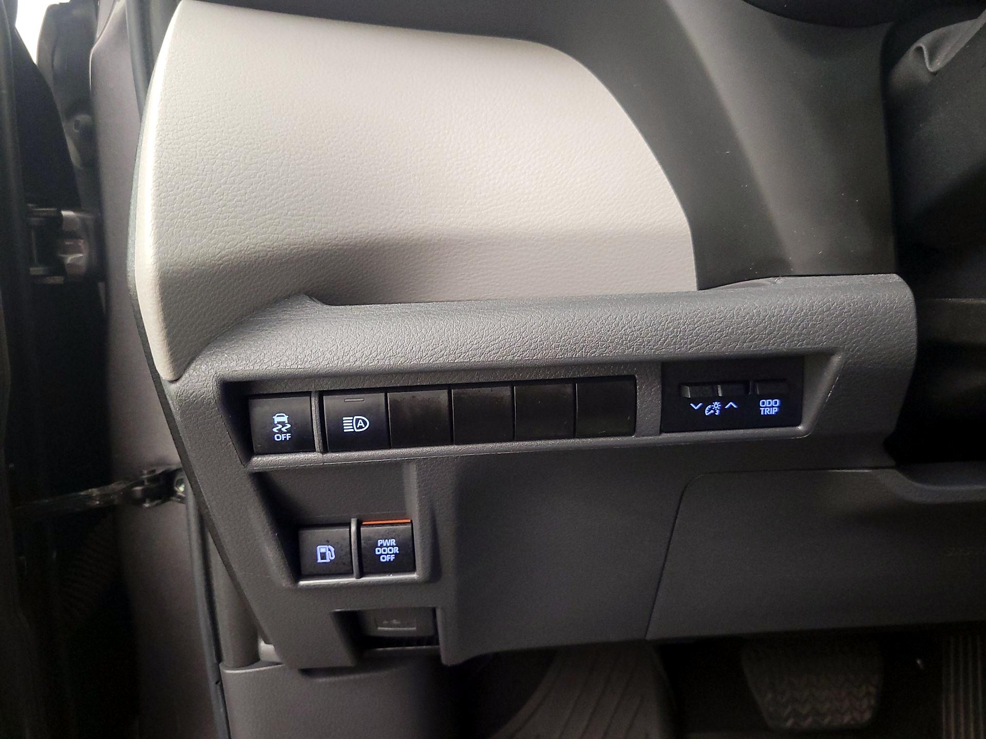 Thumbnail: 2023 Toyota Sienna - 13