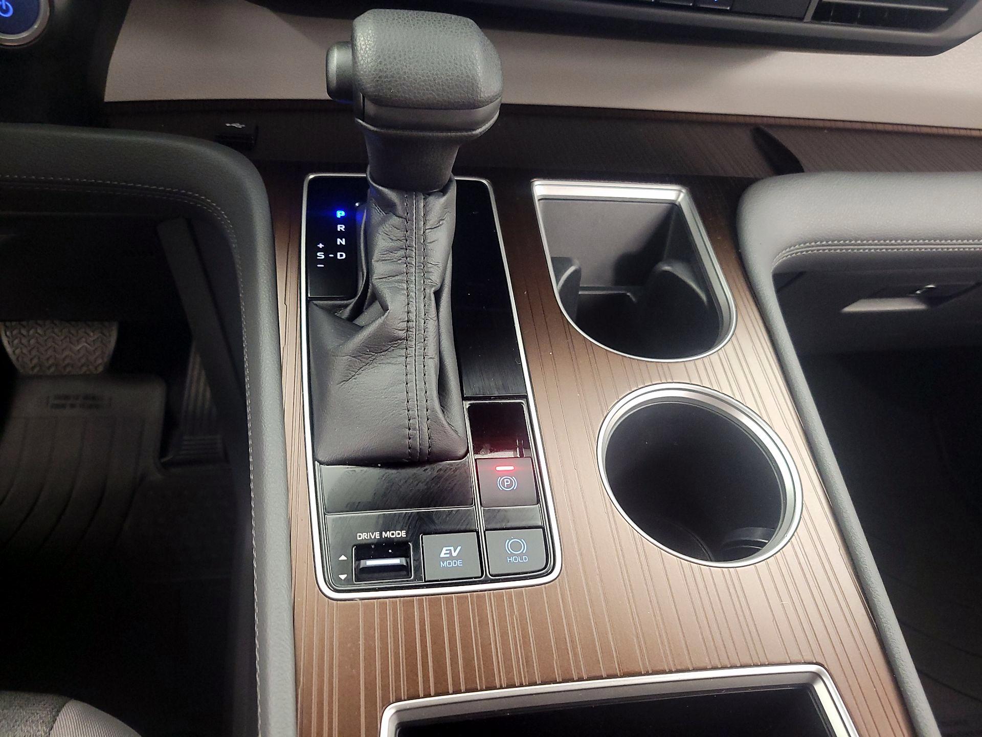 Thumbnail: 2023 Toyota Sienna - 17