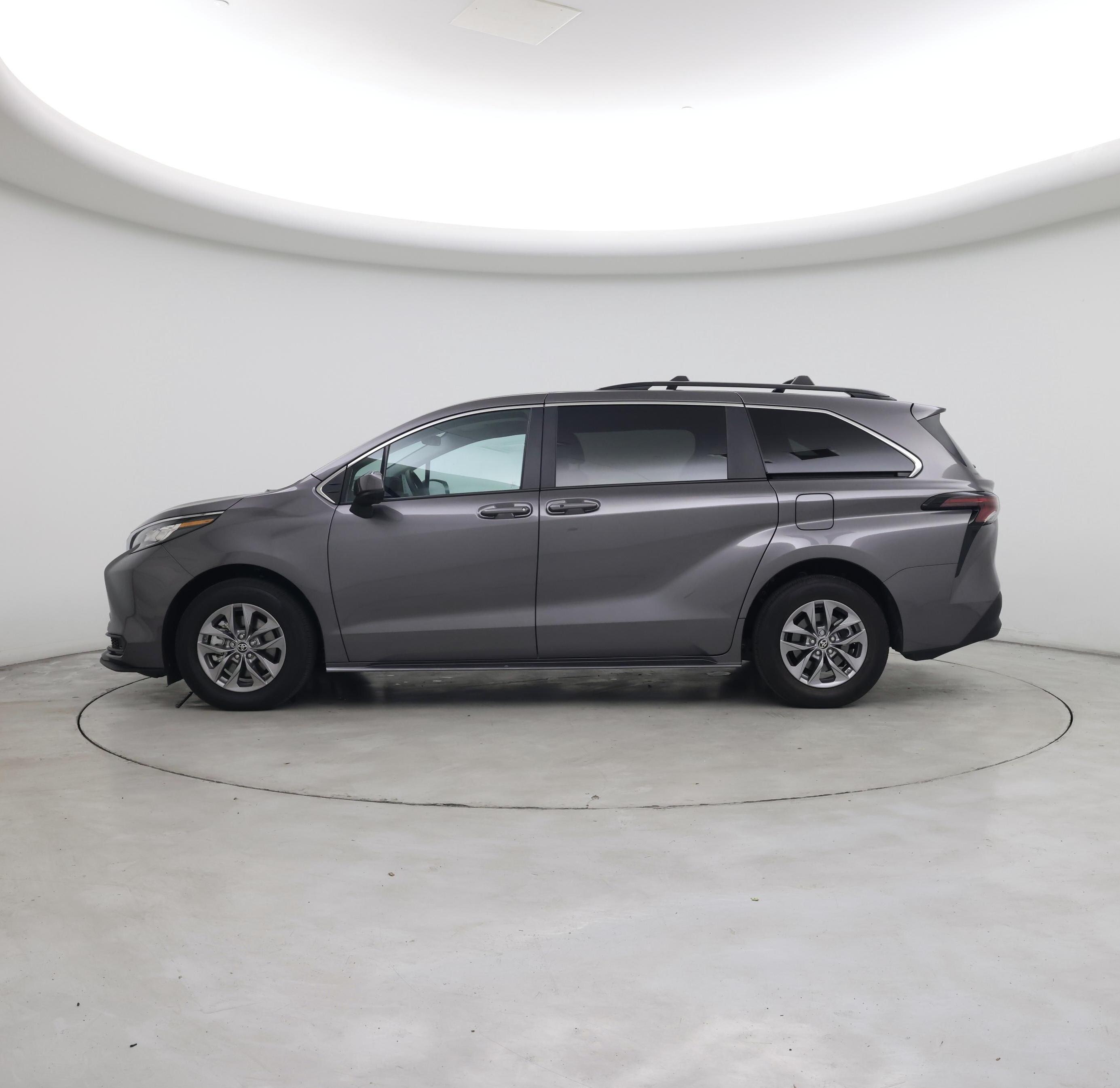 Thumbnail: 2023 Toyota Sienna - 3