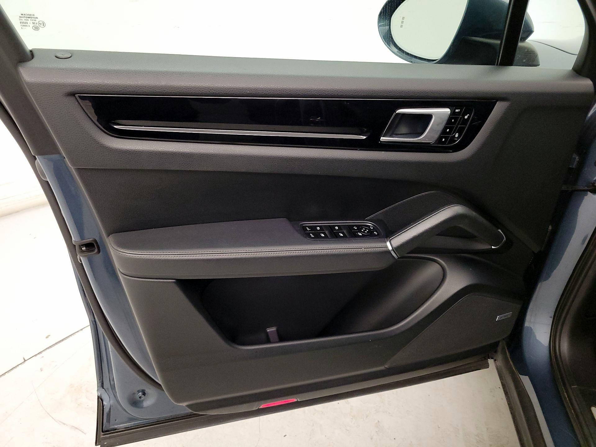 Thumbnail: 2019 Porsche Cayenne - 12