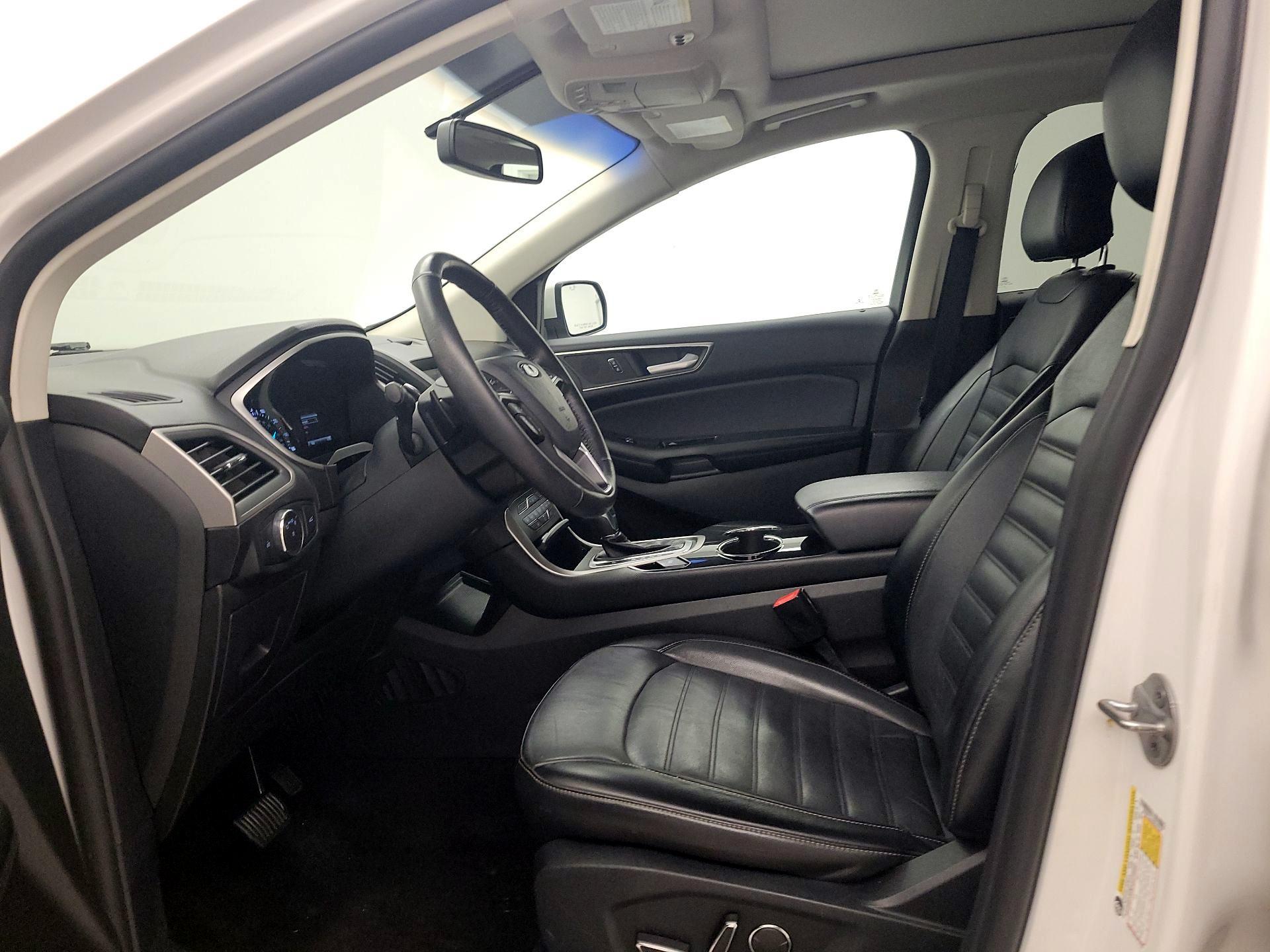 Thumbnail: 2016 Ford Edge - 11