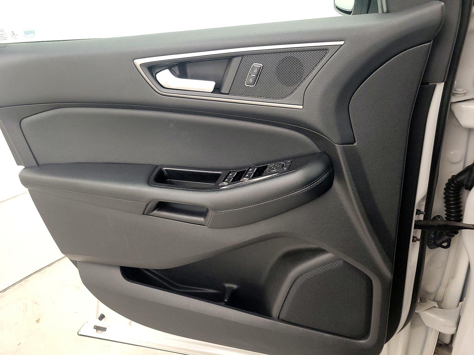 Thumbnail: 2016 Ford Edge - 12