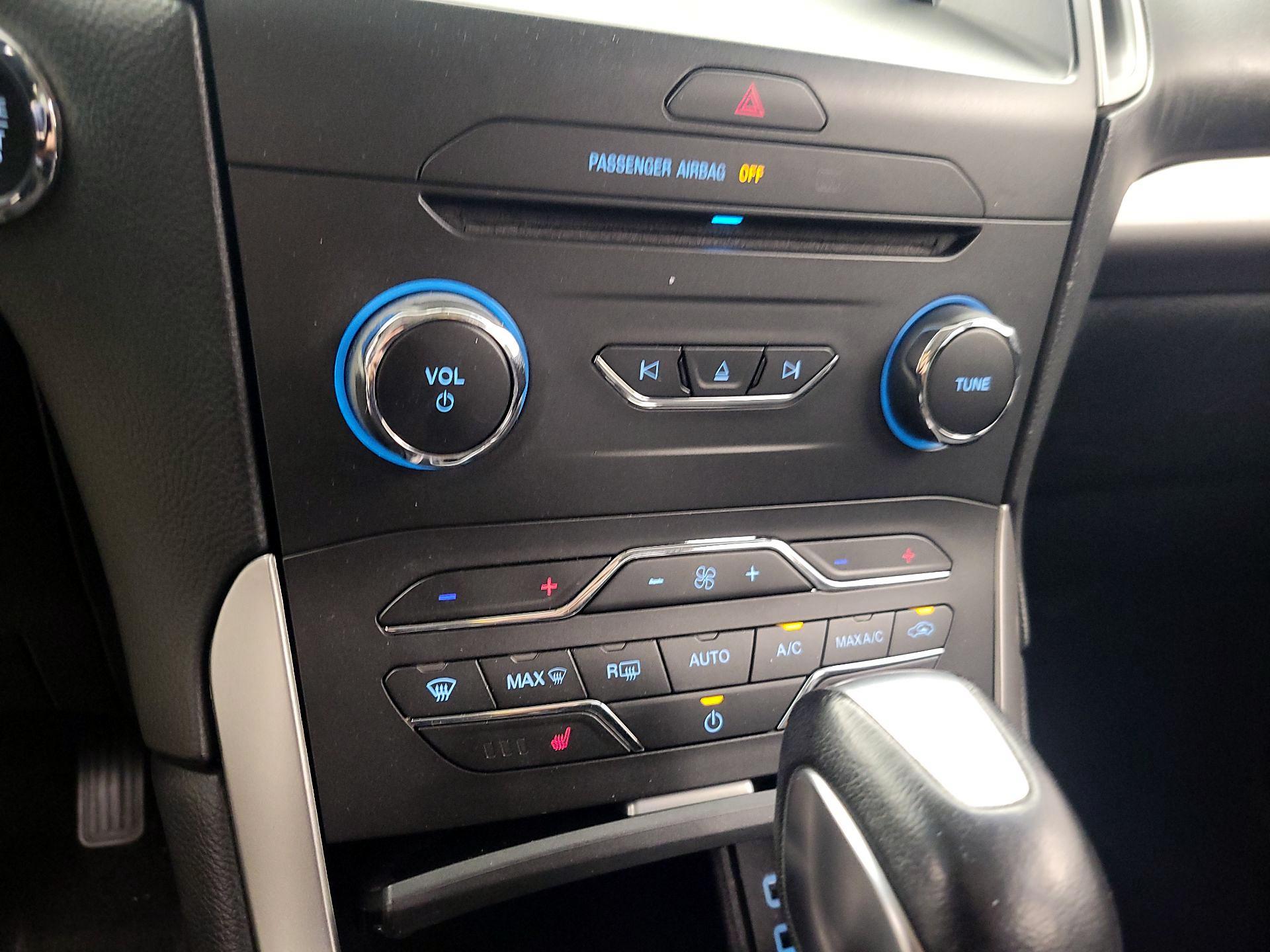 Thumbnail: 2016 Ford Edge - 16