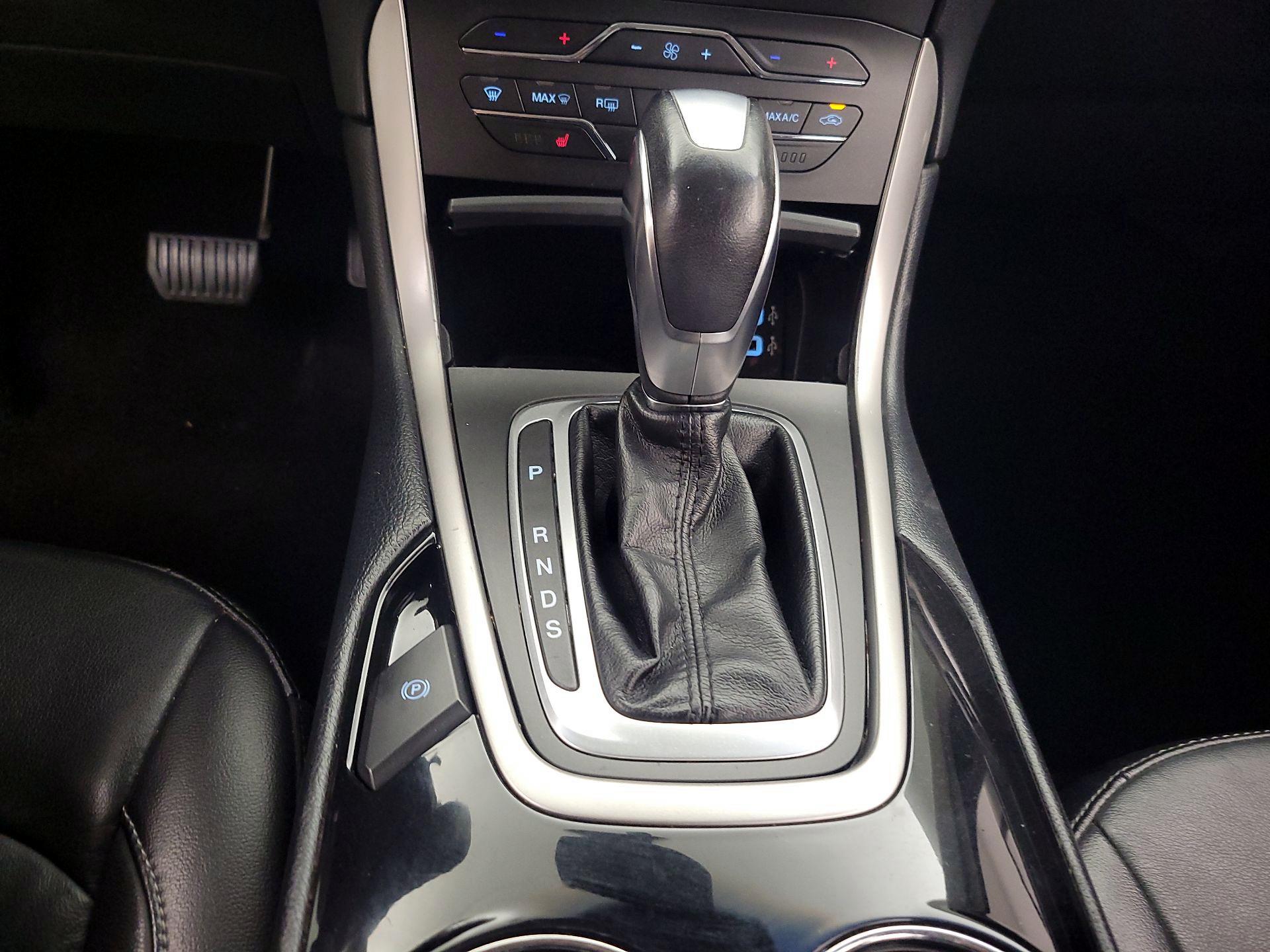 Thumbnail: 2016 Ford Edge - 17