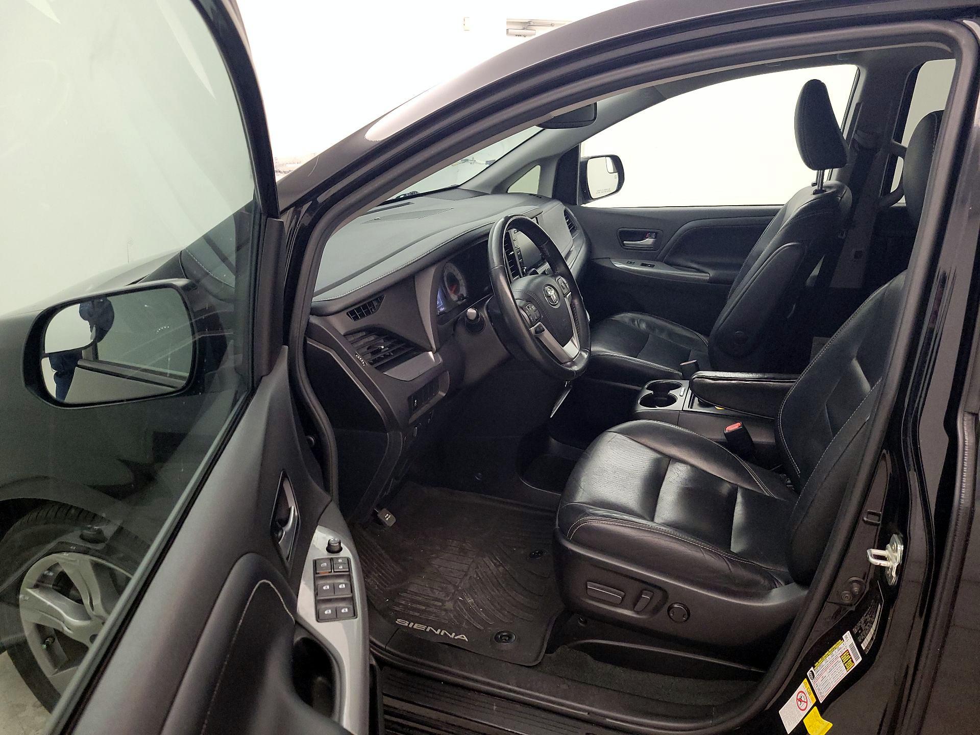 Thumbnail: 2018 Toyota Sienna - 11