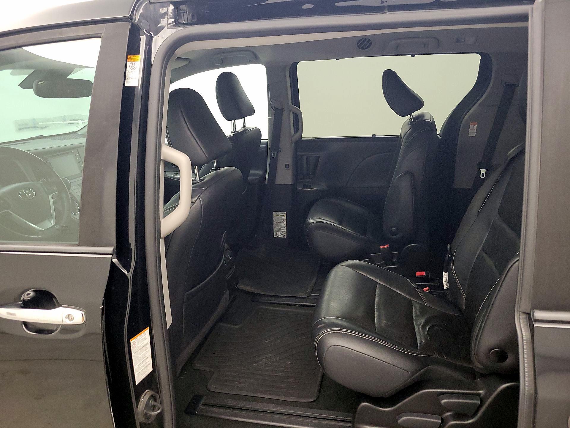 Thumbnail: 2018 Toyota Sienna - 19