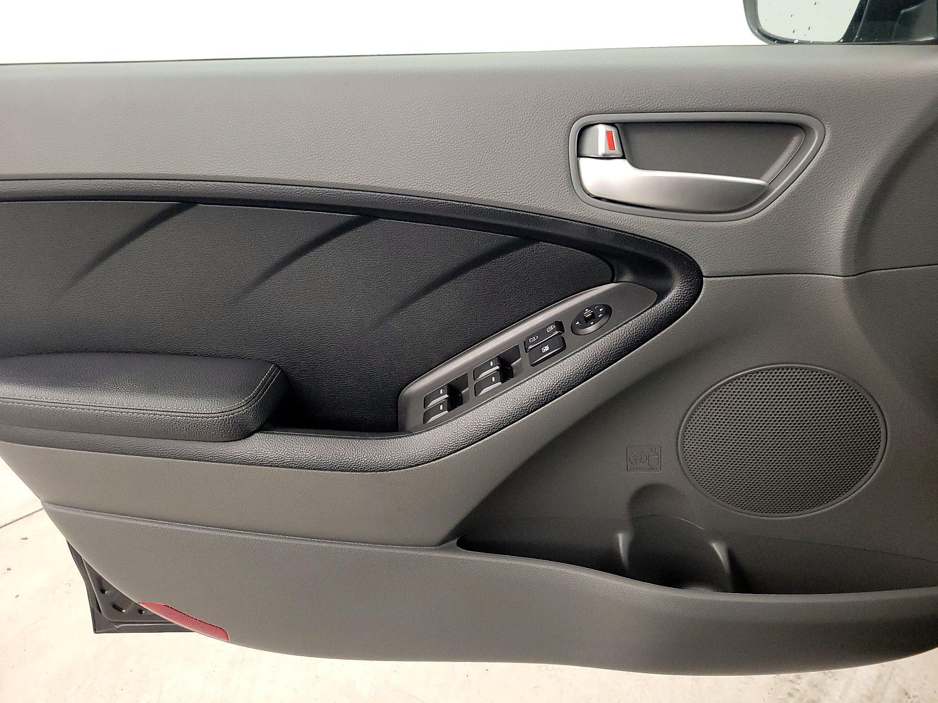 Thumbnail: 2017 Kia Forte - 12