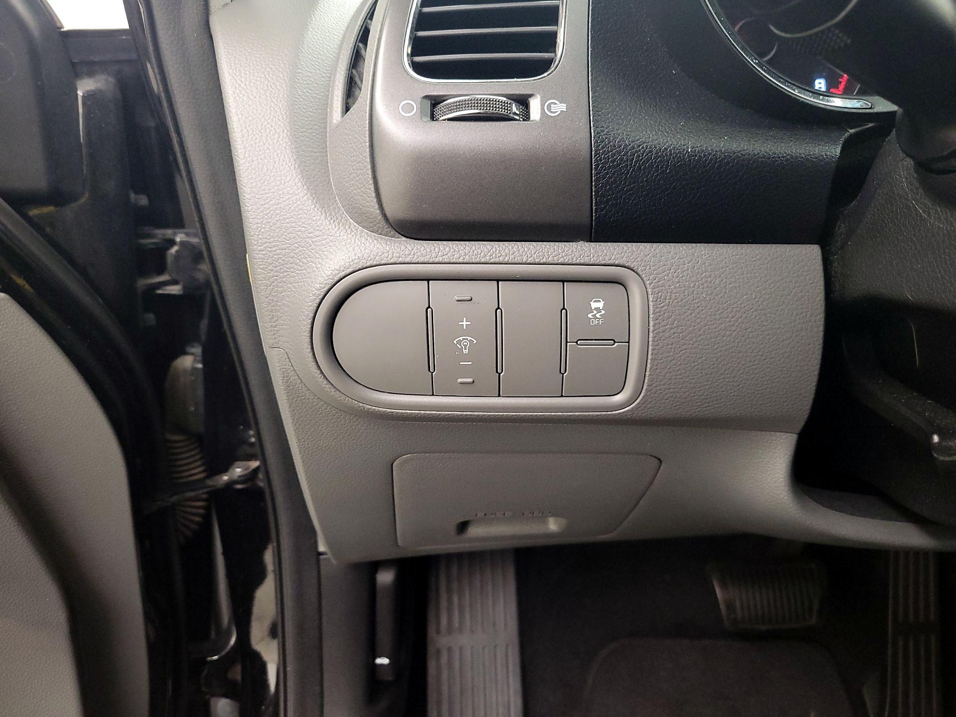 Thumbnail: 2017 Kia Forte - 13