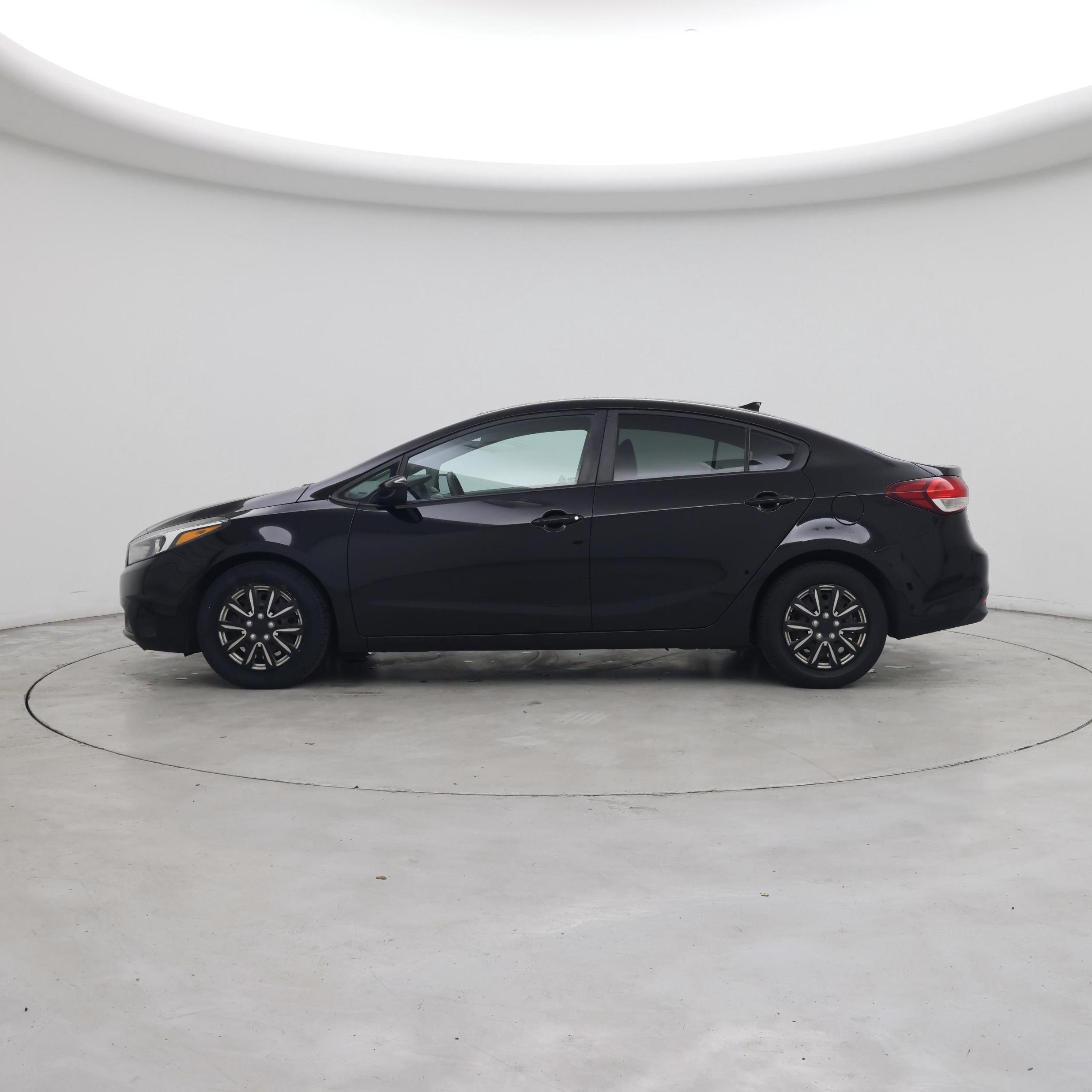 Thumbnail: 2017 Kia Forte - 3