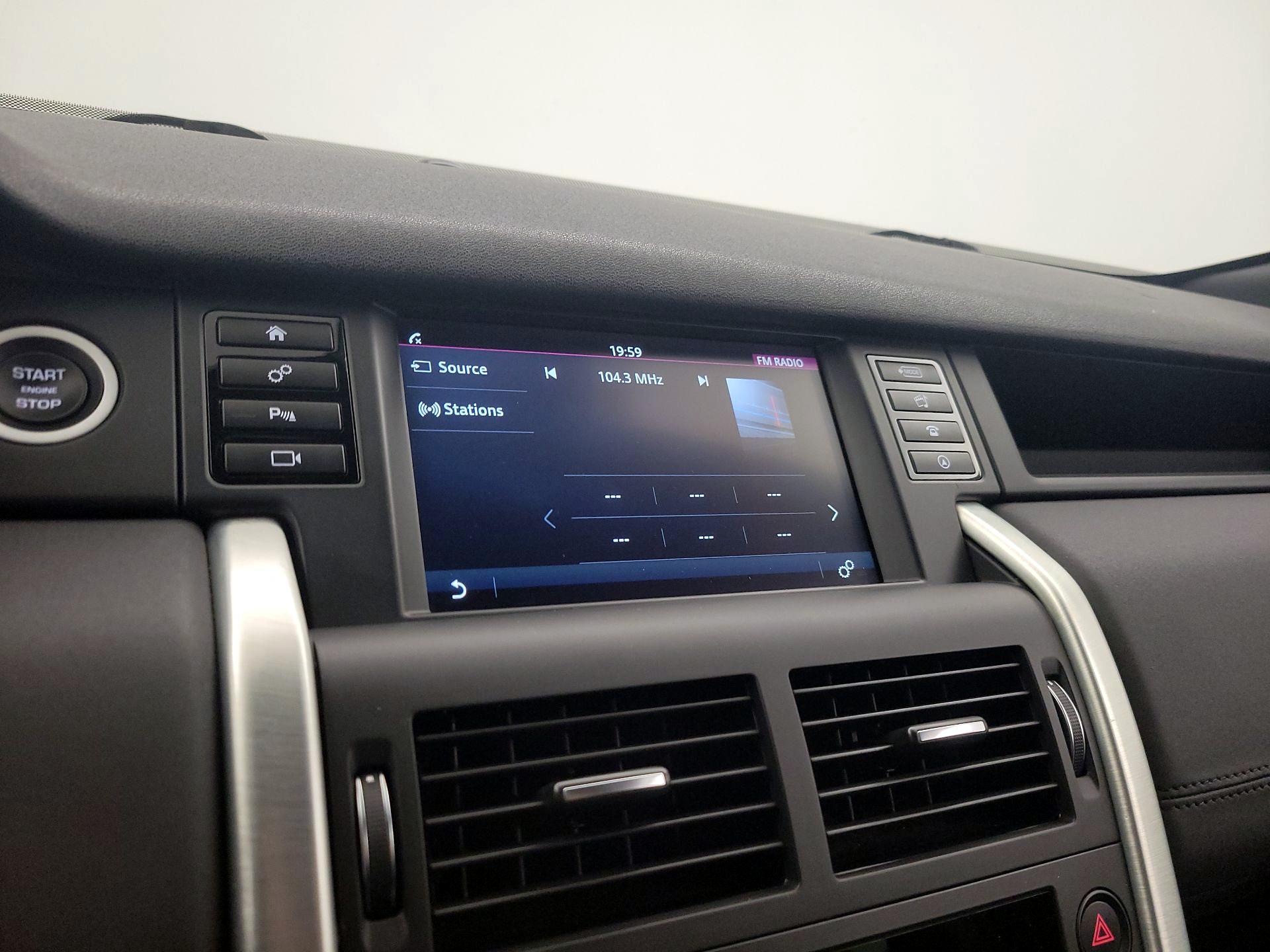 Thumbnail: 2018 Land Rover Discovery Sport - 15