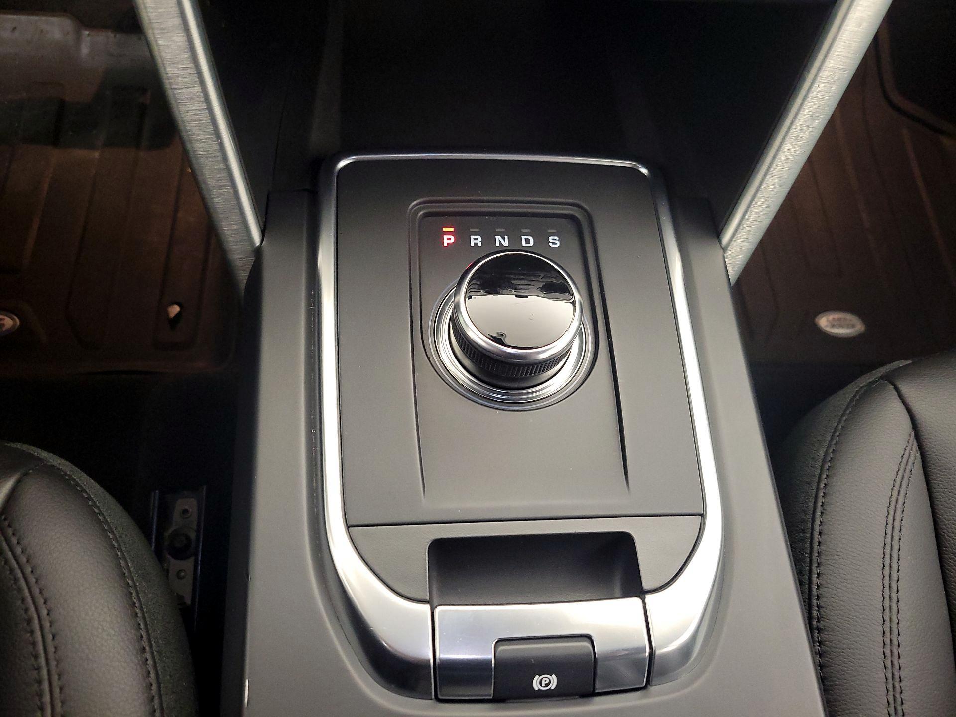 Thumbnail: 2018 Land Rover Discovery Sport - 17