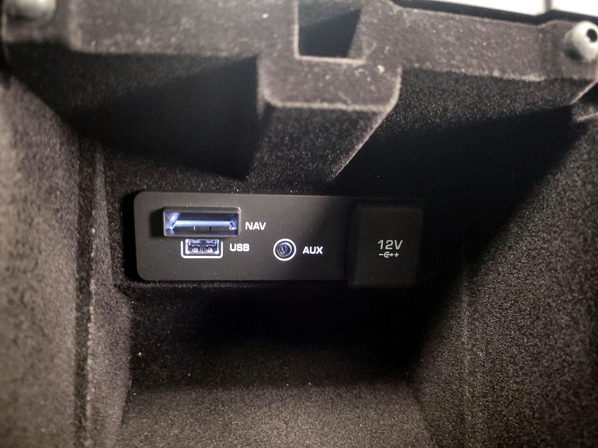 Thumbnail: 2018 Land Rover Discovery Sport - 18